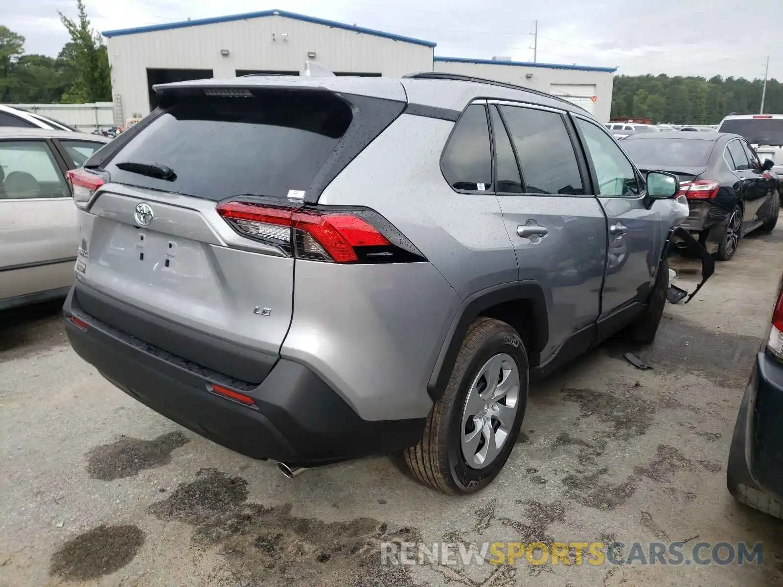 4 Photograph of a damaged car 2T3H1RFV7MC137060 TOYOTA RAV4 2021