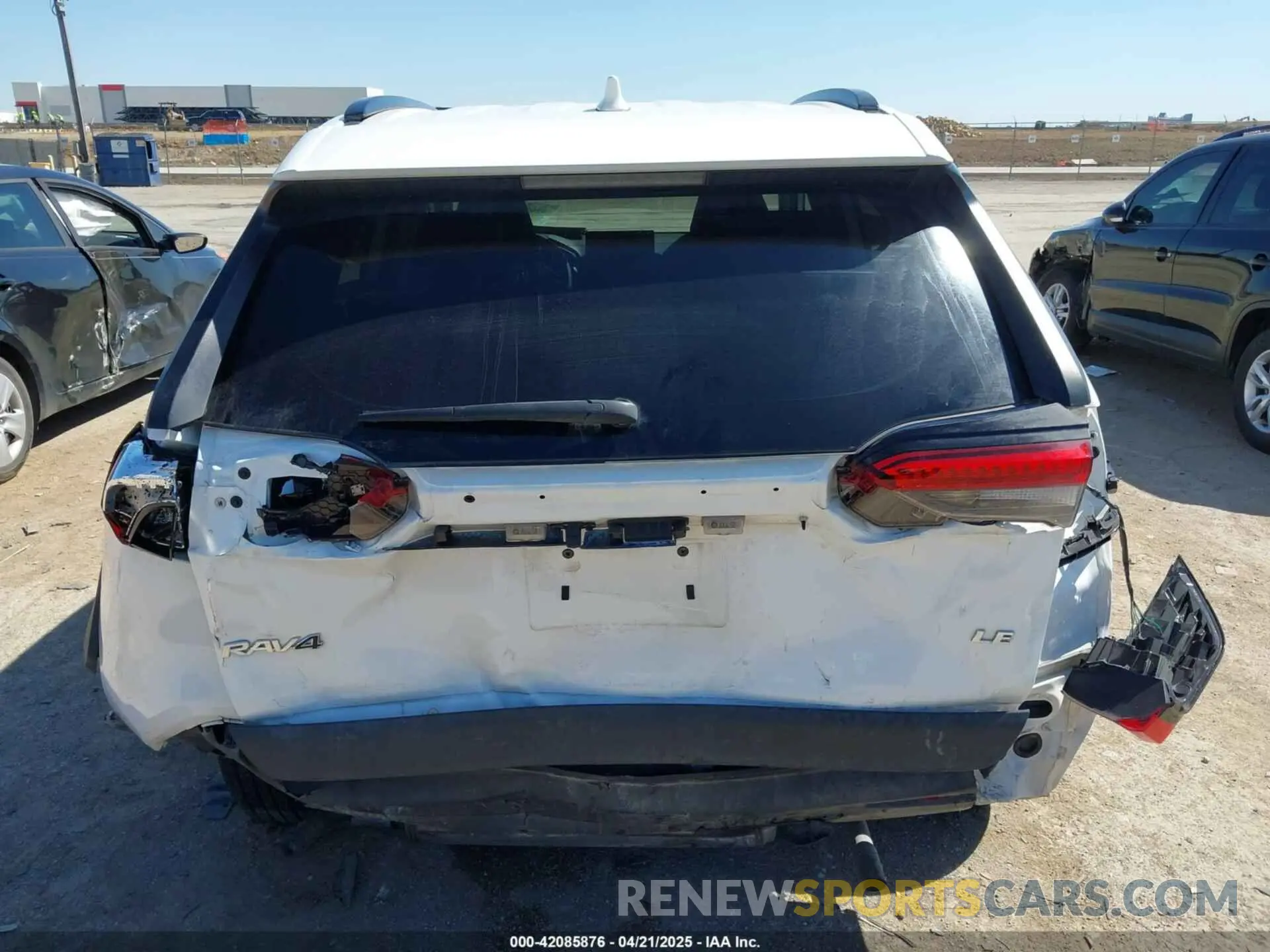 16 Photograph of a damaged car 2T3H1RFV7MC152142 TOYOTA RAV4 2021