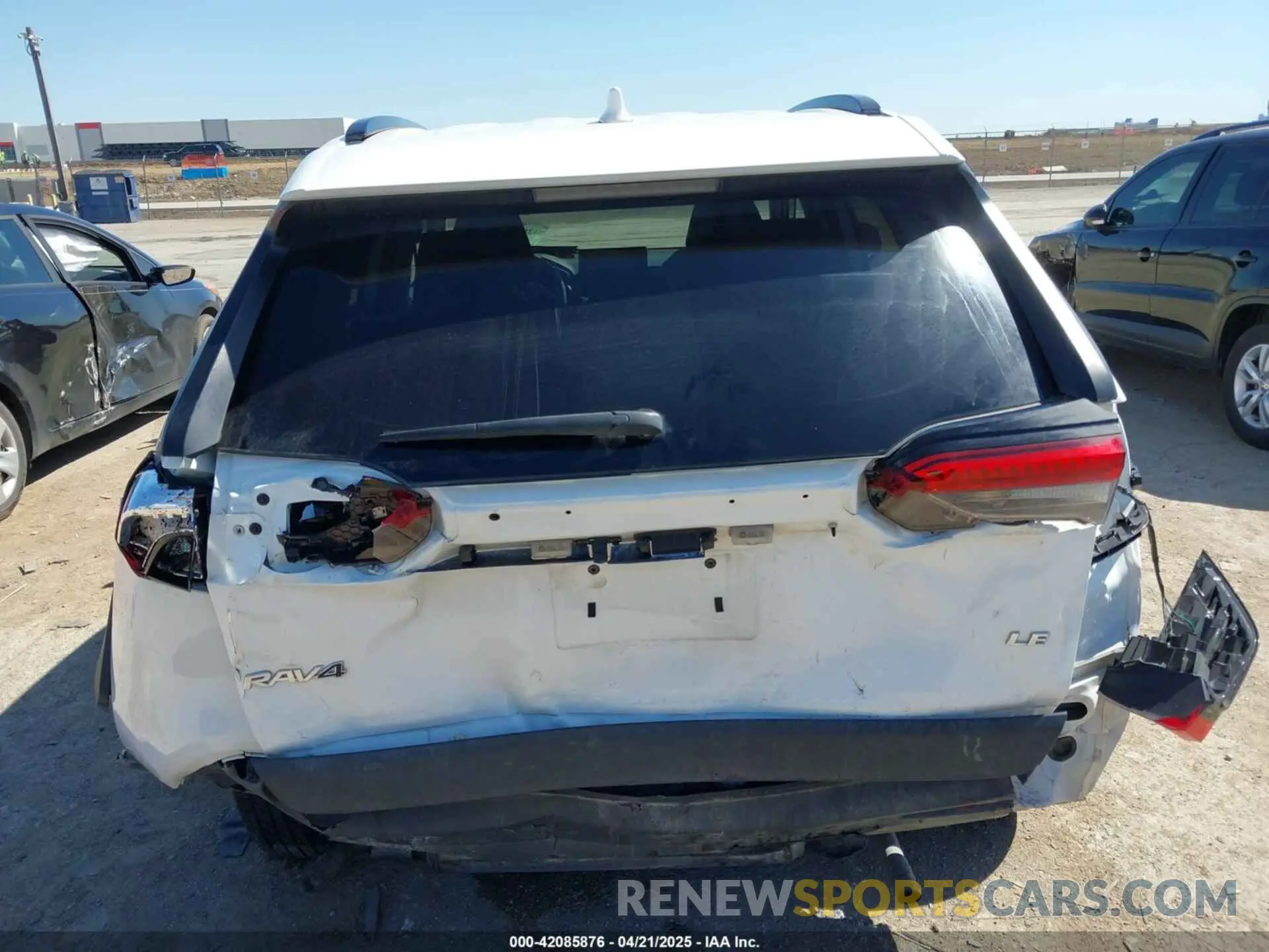 6 Photograph of a damaged car 2T3H1RFV7MC152142 TOYOTA RAV4 2021