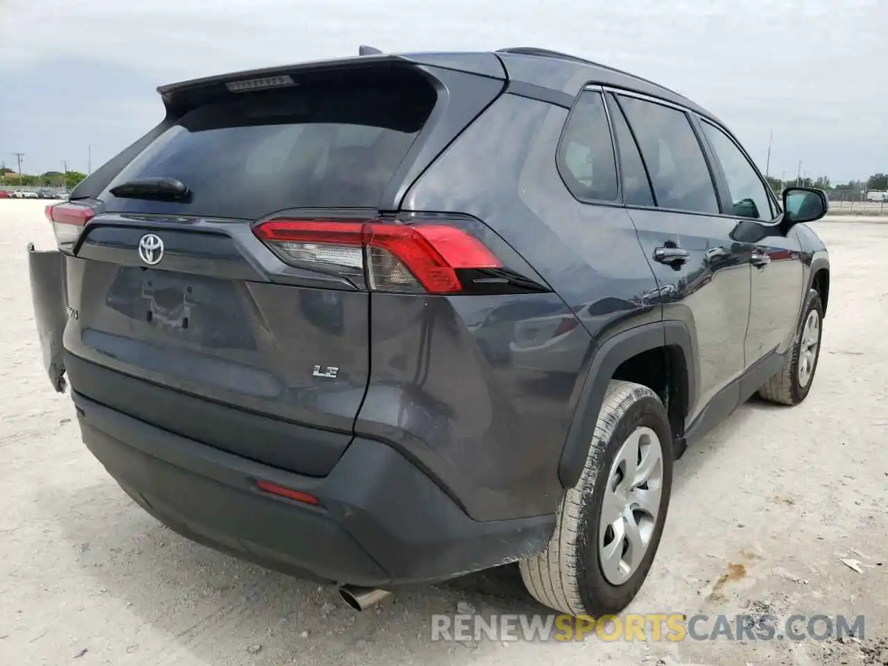 4 Photograph of a damaged car 2T3H1RFV7MC152304 TOYOTA RAV4 2021