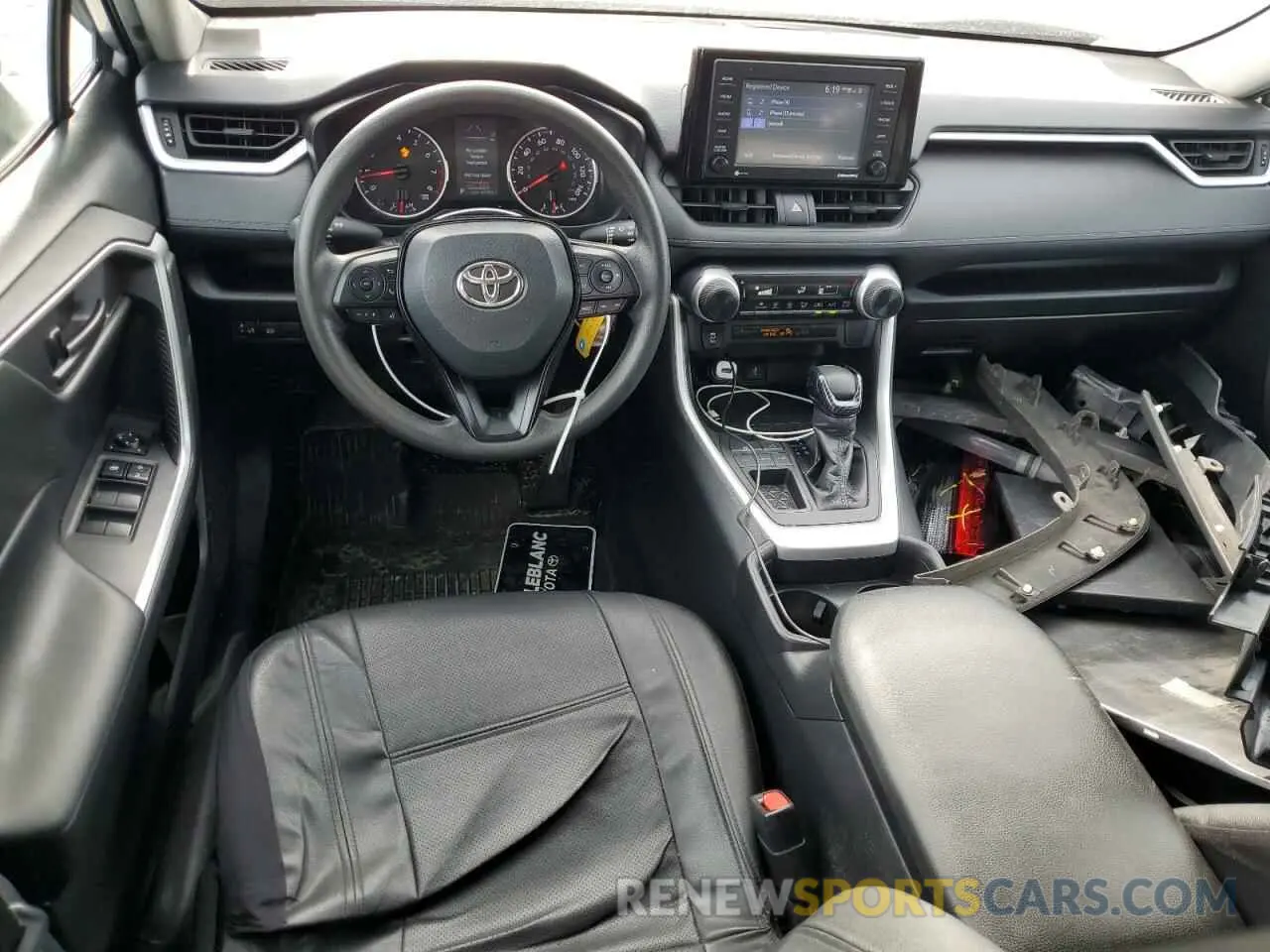 8 Photograph of a damaged car 2T3H1RFV7MC154084 TOYOTA RAV4 2021