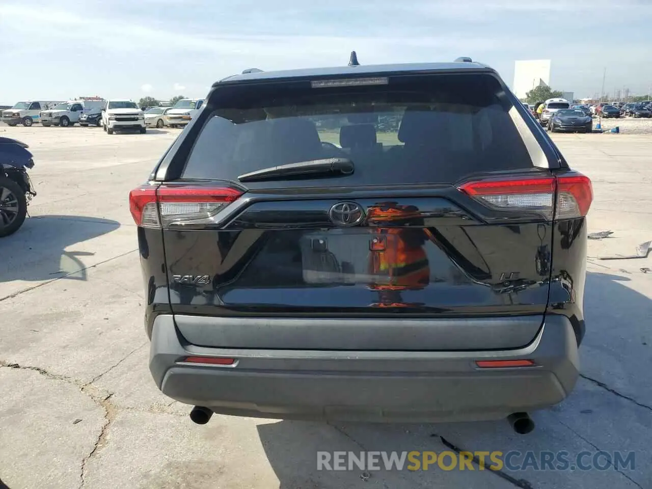 6 Photograph of a damaged car 2T3H1RFV7MC163948 TOYOTA RAV4 2021