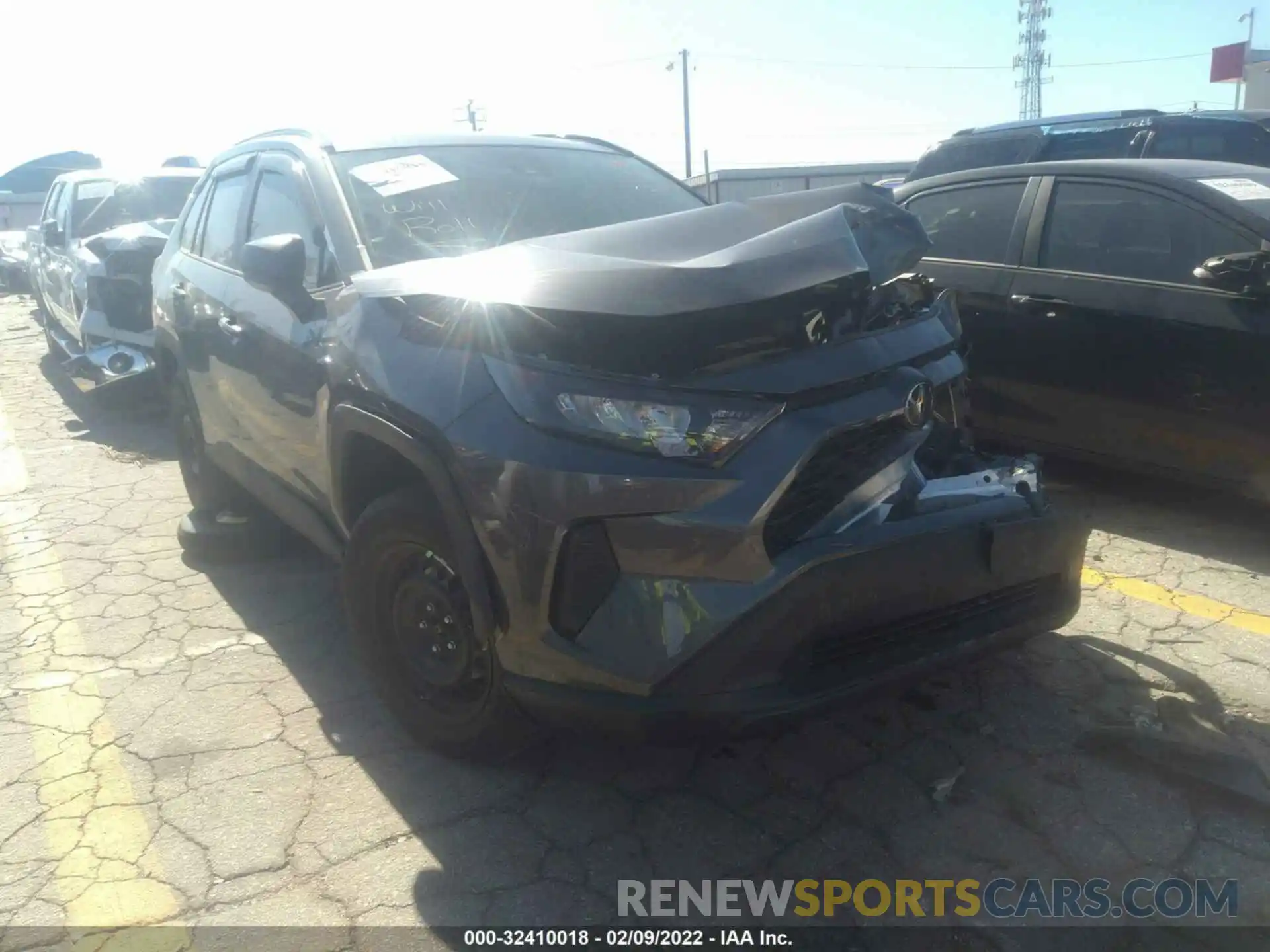 1 Photograph of a damaged car 2T3H1RFV7MC164033 TOYOTA RAV4 2021