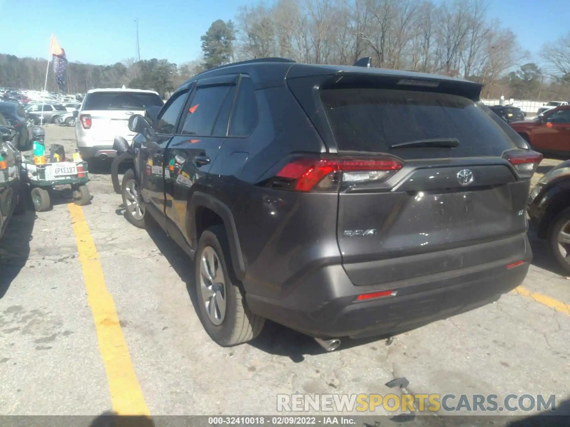 3 Photograph of a damaged car 2T3H1RFV7MC164033 TOYOTA RAV4 2021