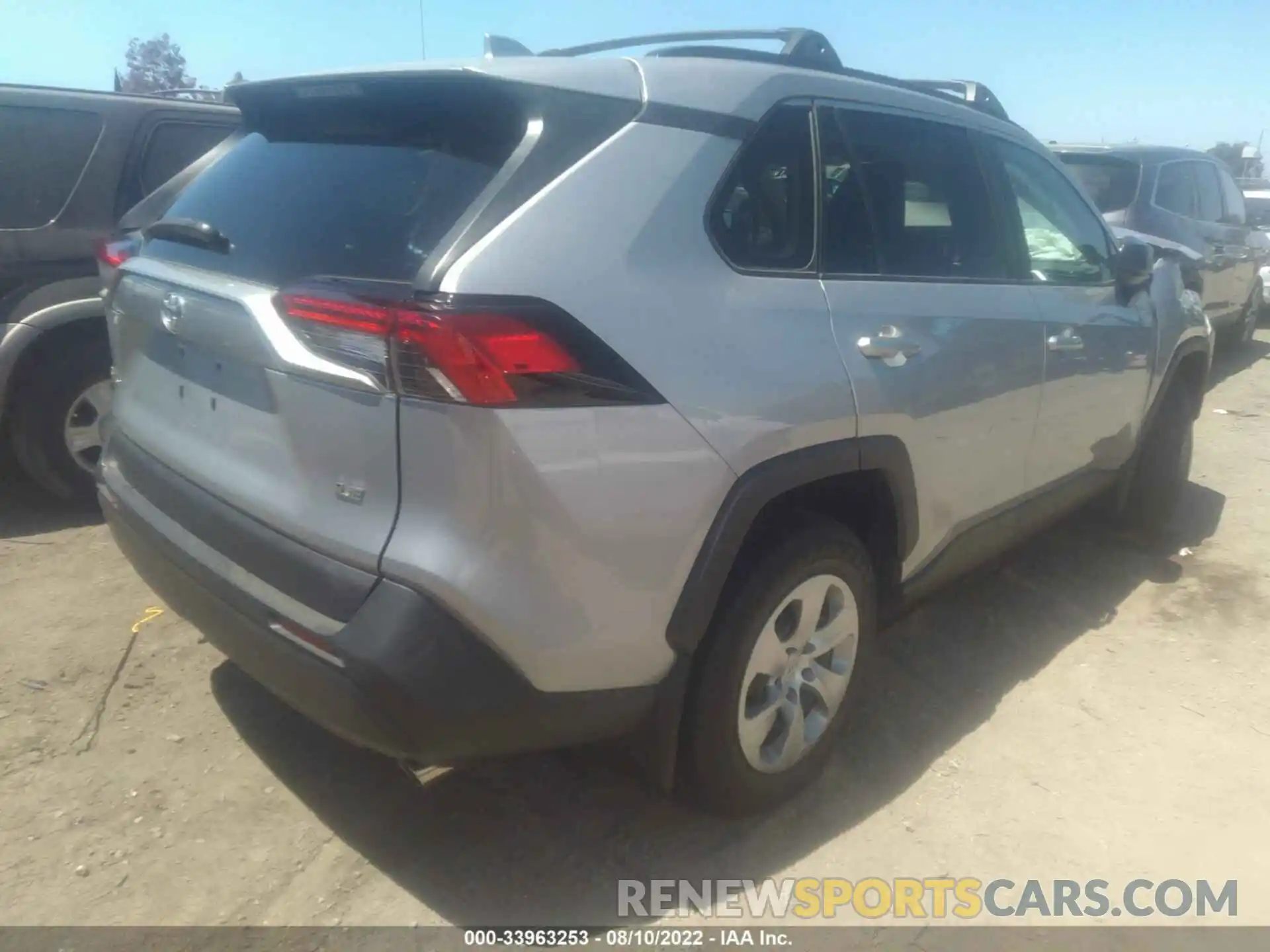 4 Photograph of a damaged car 2T3H1RFV7MW107605 TOYOTA RAV4 2021