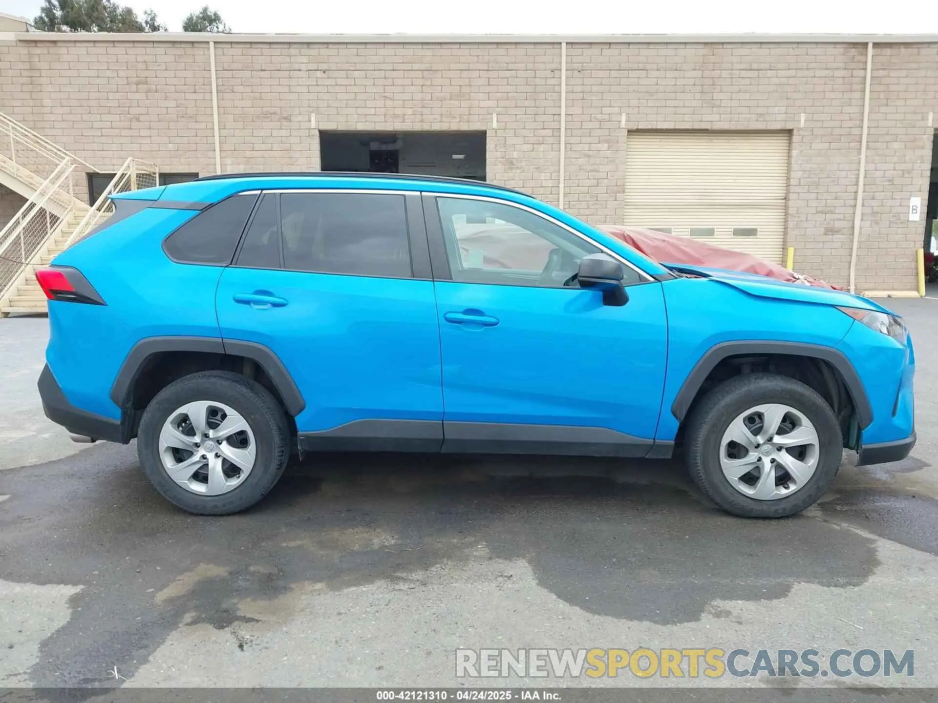14 Photograph of a damaged car 2T3H1RFV7MW120211 TOYOTA RAV4 2021