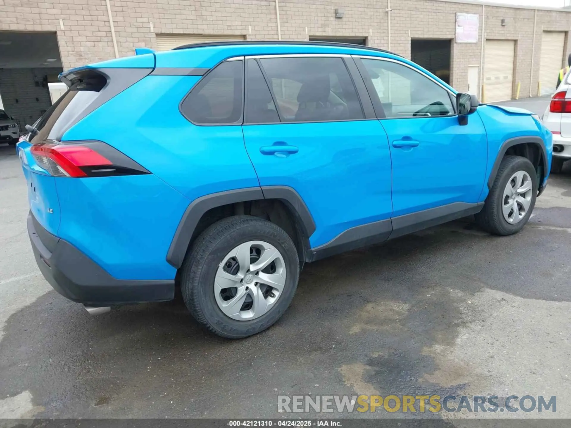 4 Photograph of a damaged car 2T3H1RFV7MW120211 TOYOTA RAV4 2021