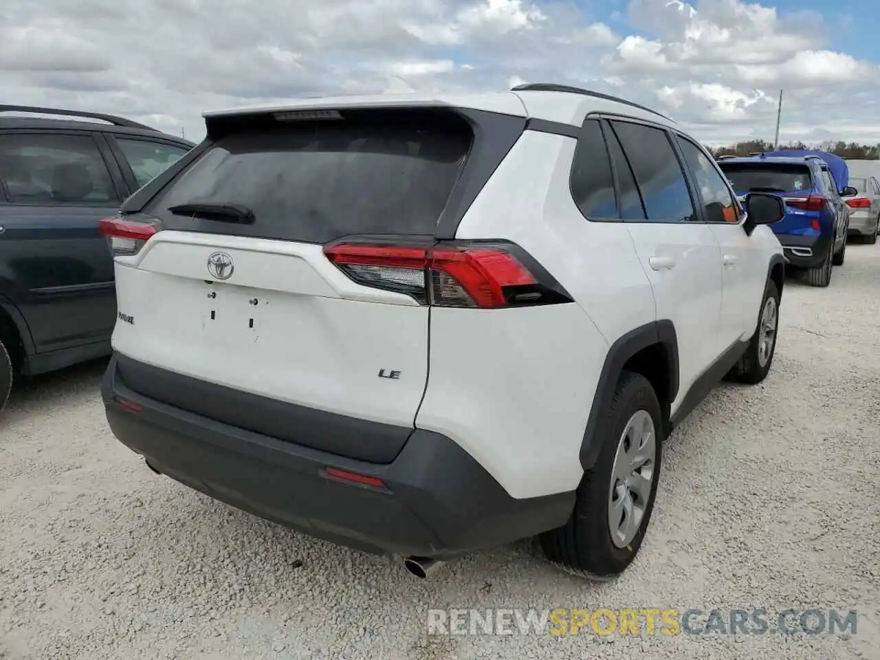 4 Photograph of a damaged car 2T3H1RFV7MW123772 TOYOTA RAV4 2021