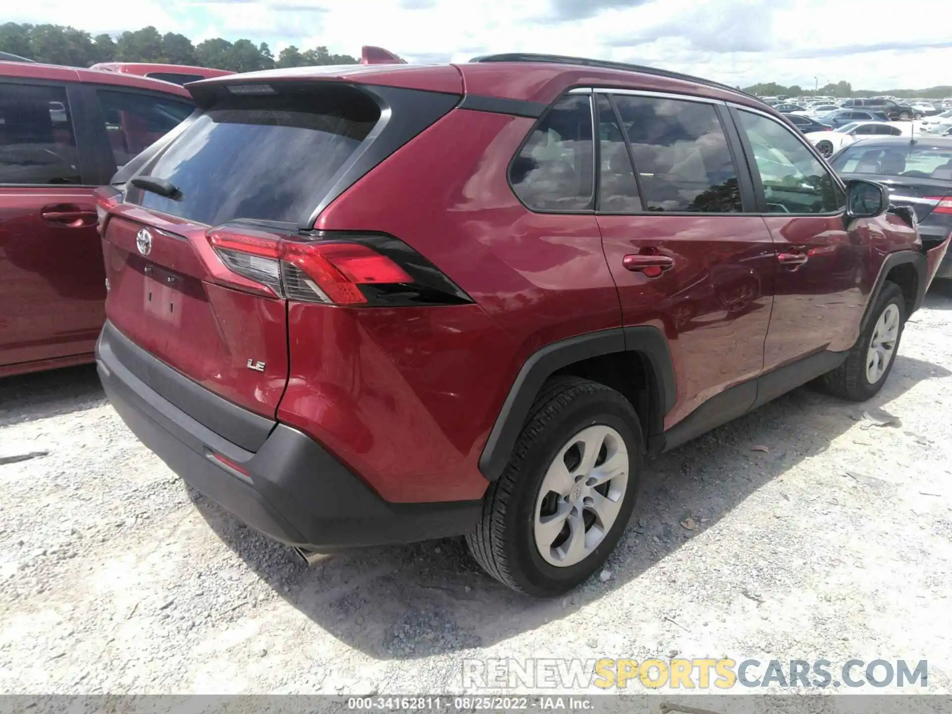 4 Photograph of a damaged car 2T3H1RFV7MW137235 TOYOTA RAV4 2021