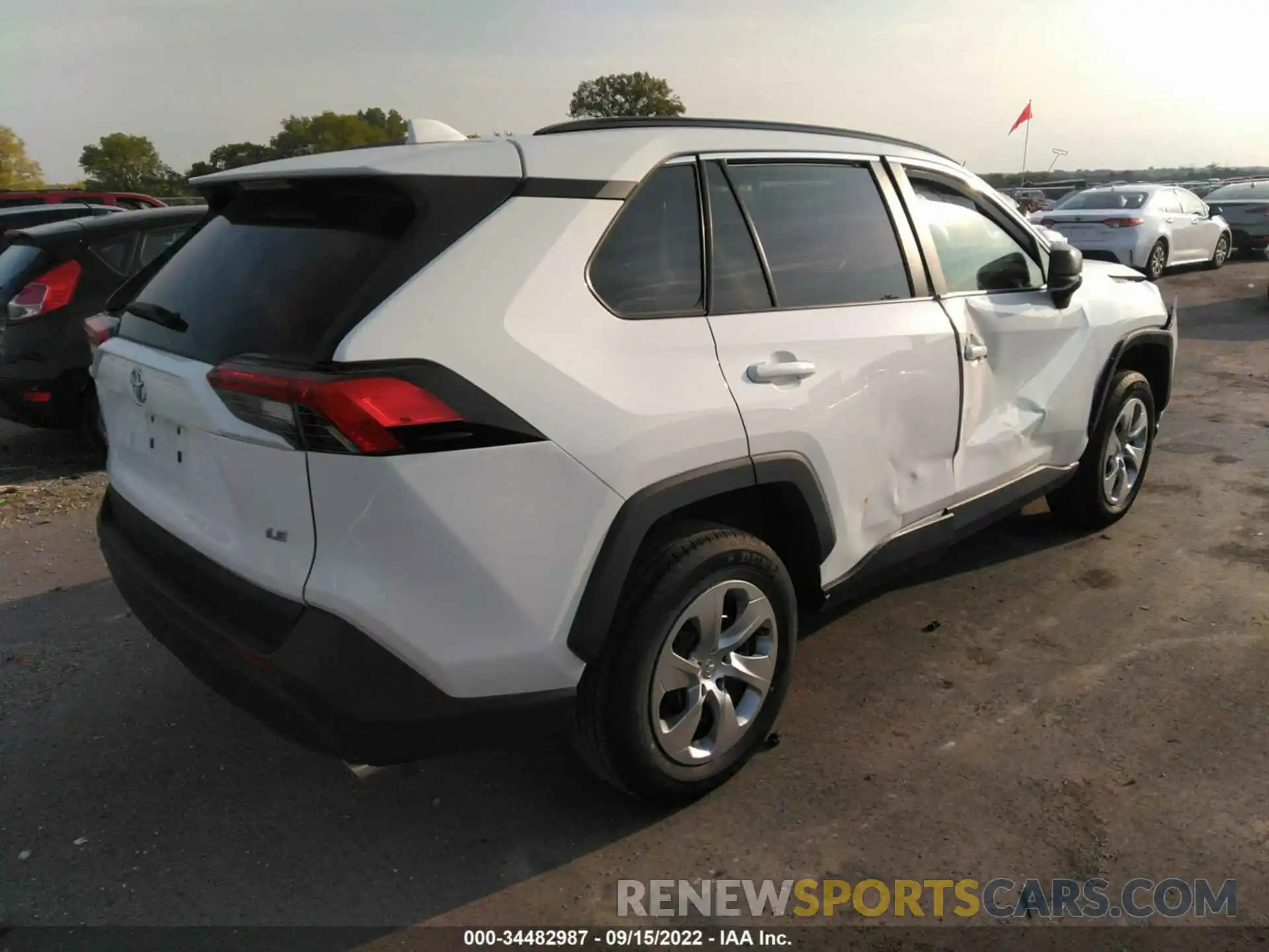 4 Photograph of a damaged car 2T3H1RFV7MW145870 TOYOTA RAV4 2021