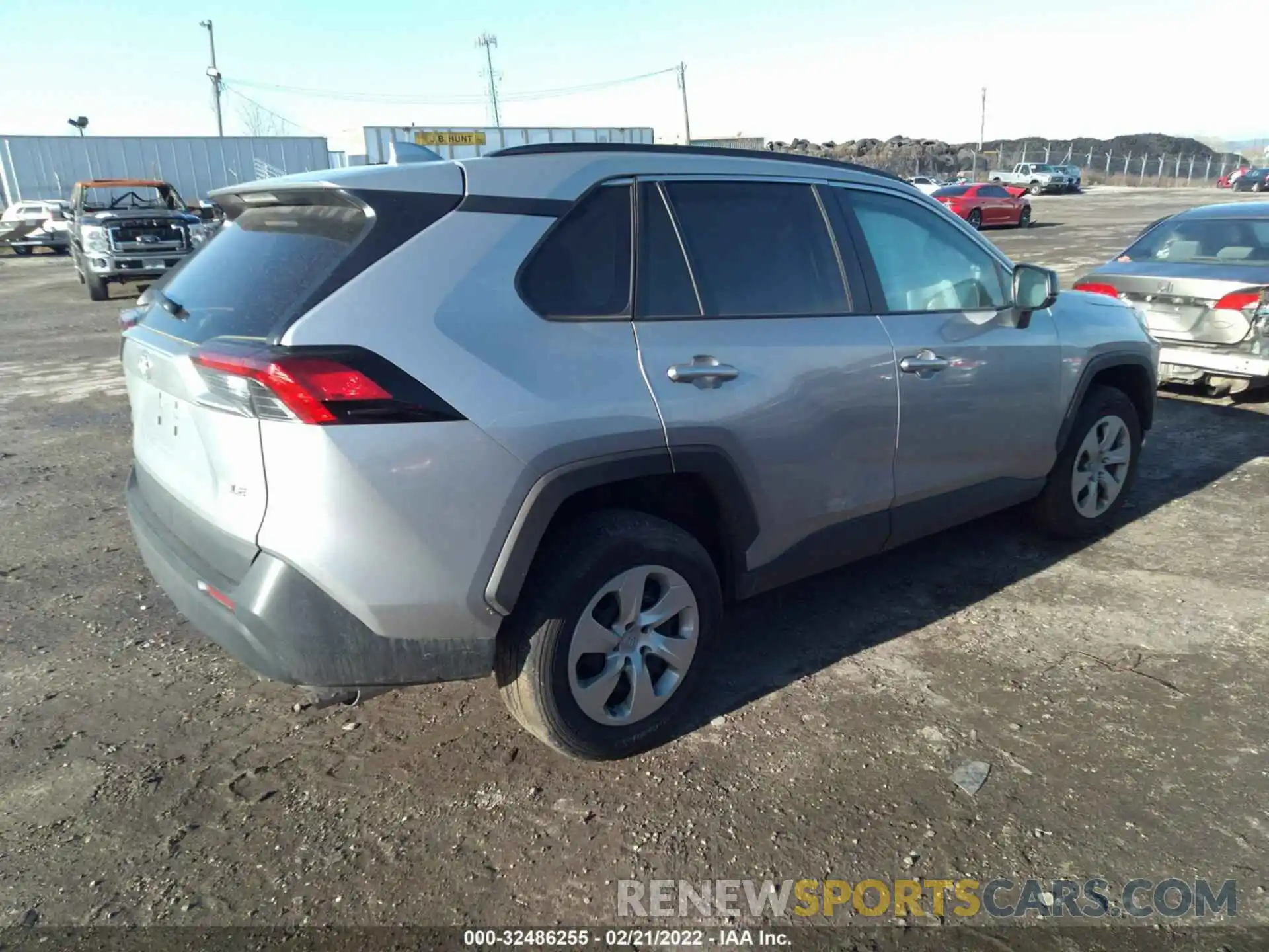 4 Photograph of a damaged car 2T3H1RFV7MW147120 TOYOTA RAV4 2021