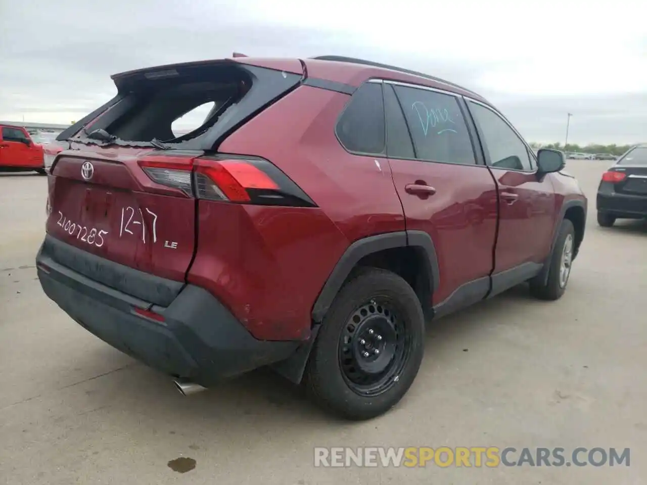 4 Photograph of a damaged car 2T3H1RFV8MC092193 TOYOTA RAV4 2021