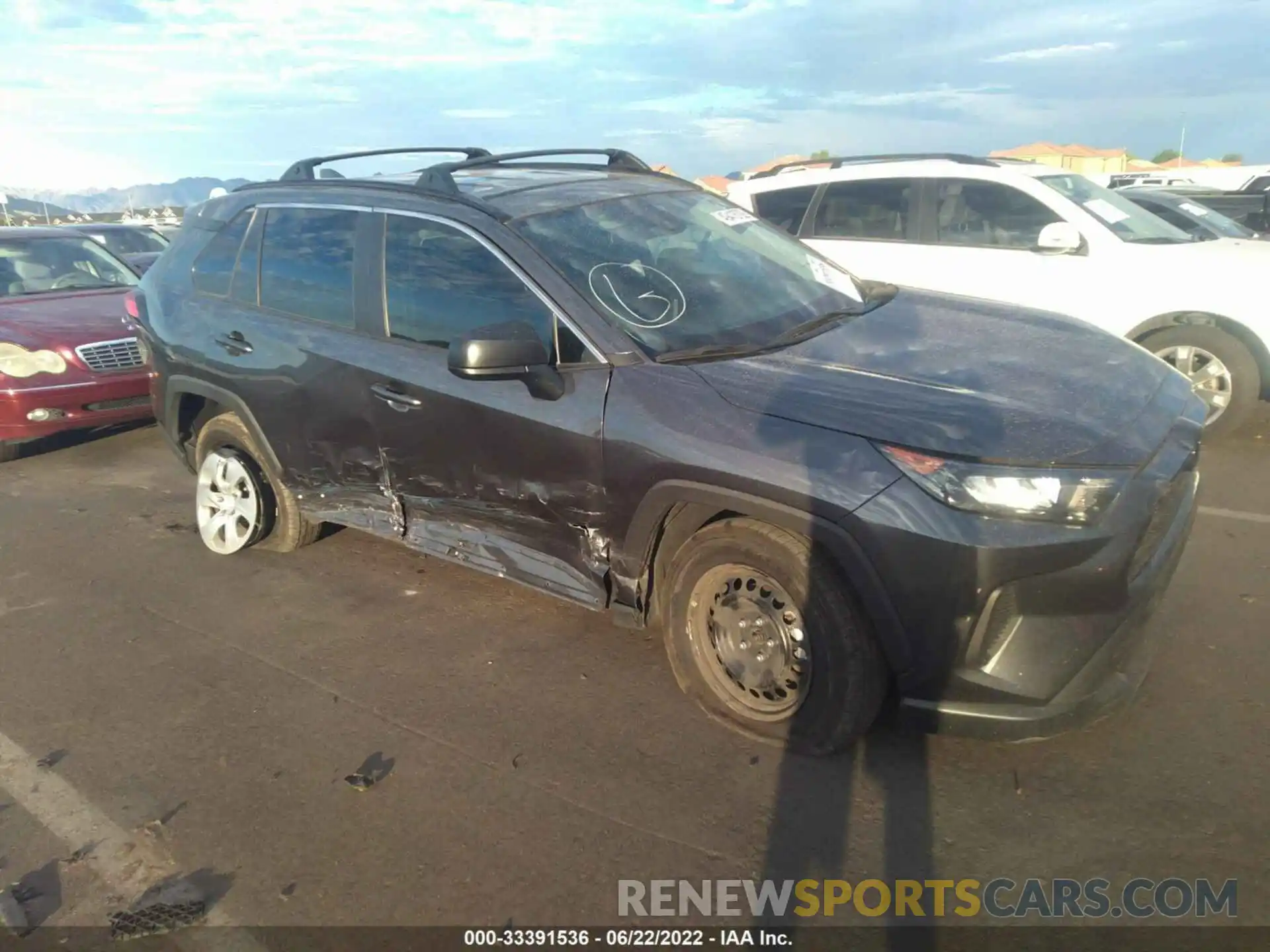 1 Photograph of a damaged car 2T3H1RFV8MC092355 TOYOTA RAV4 2021