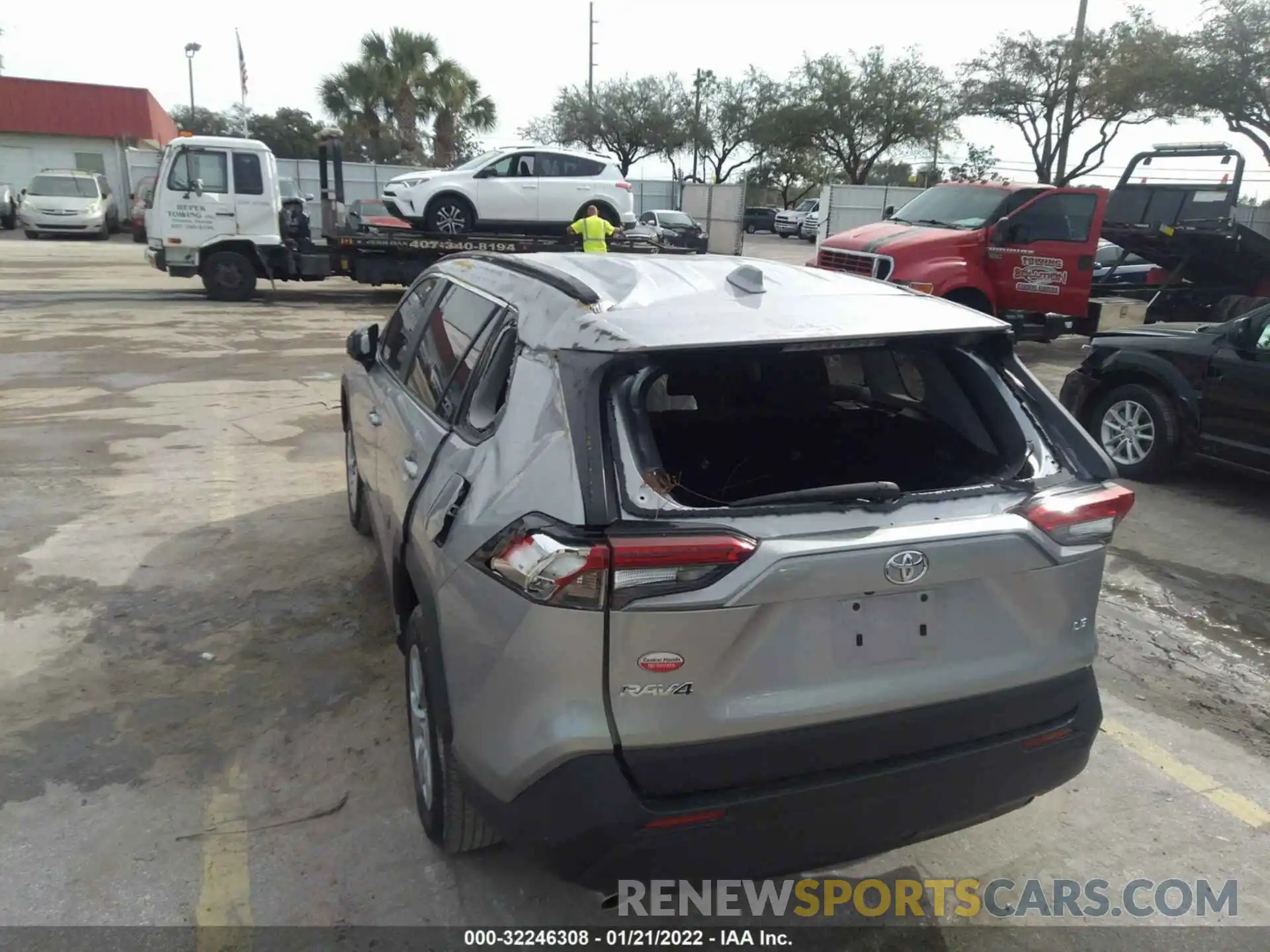 6 Photograph of a damaged car 2T3H1RFV8MC092937 TOYOTA RAV4 2021