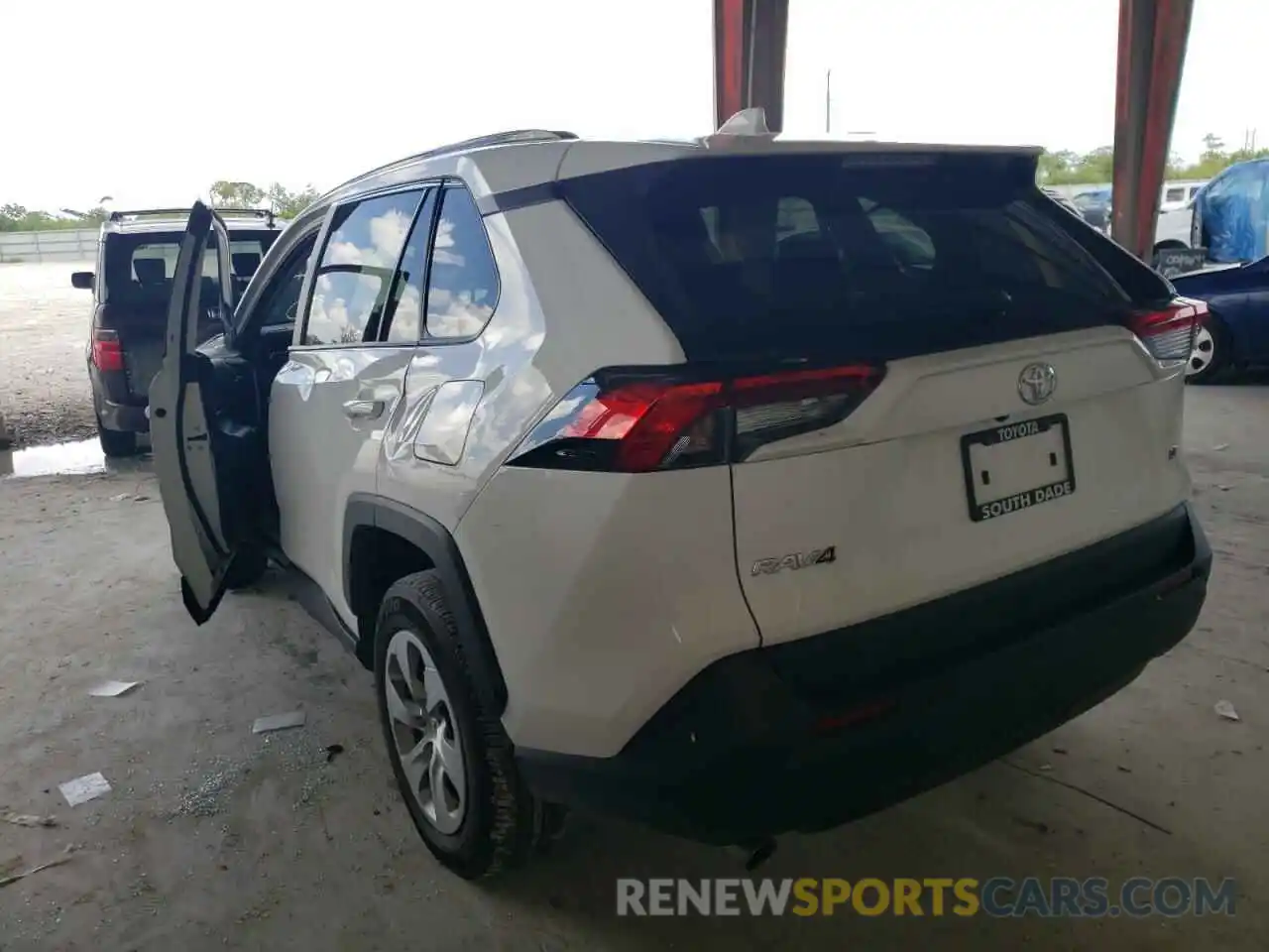 3 Photograph of a damaged car 2T3H1RFV8MC098060 TOYOTA RAV4 2021