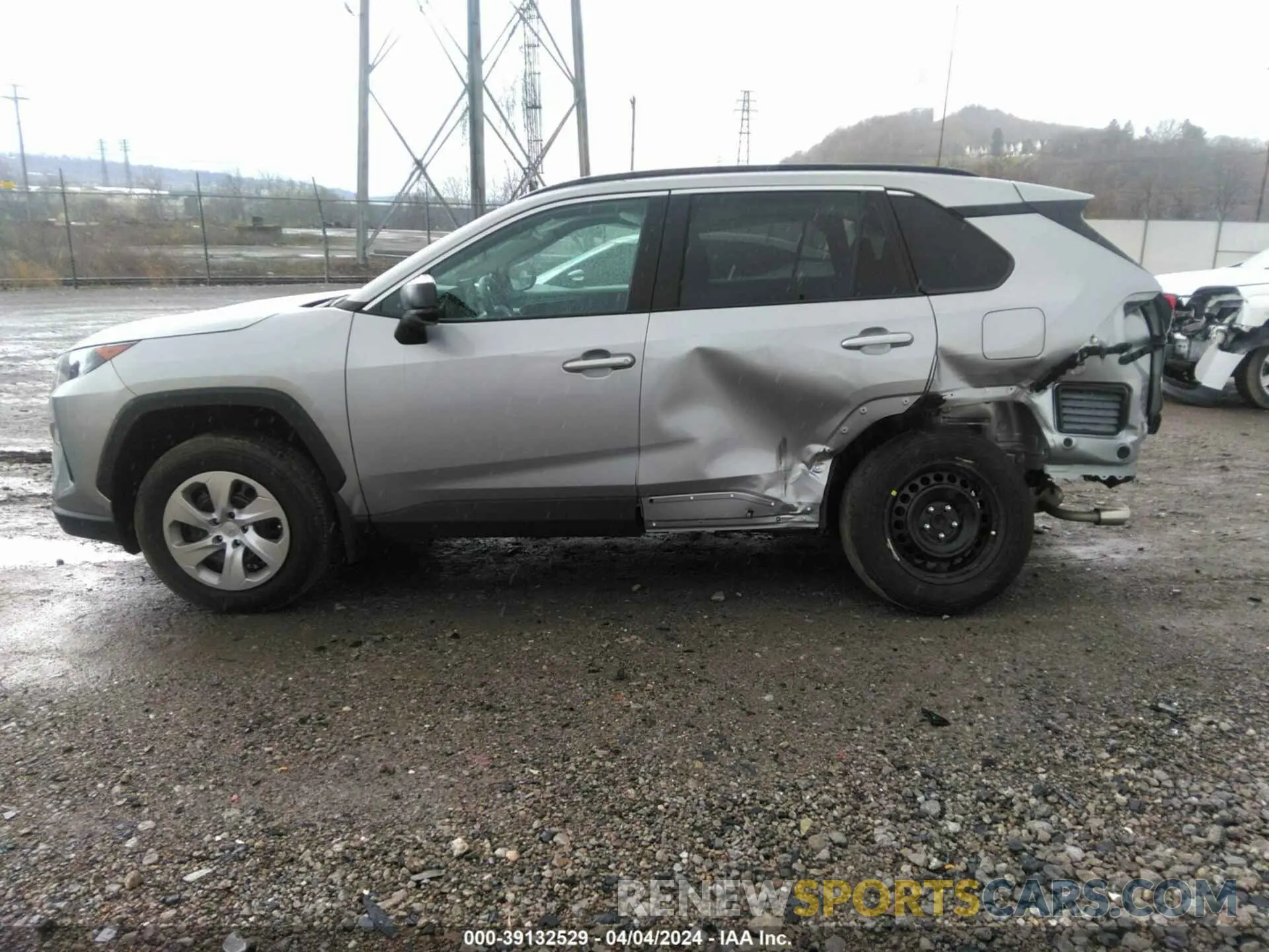 15 Photograph of a damaged car 2T3H1RFV8MC101717 TOYOTA RAV4 2021