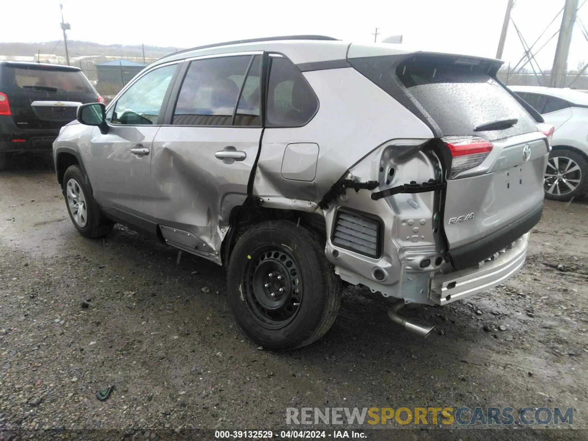 3 Photograph of a damaged car 2T3H1RFV8MC101717 TOYOTA RAV4 2021