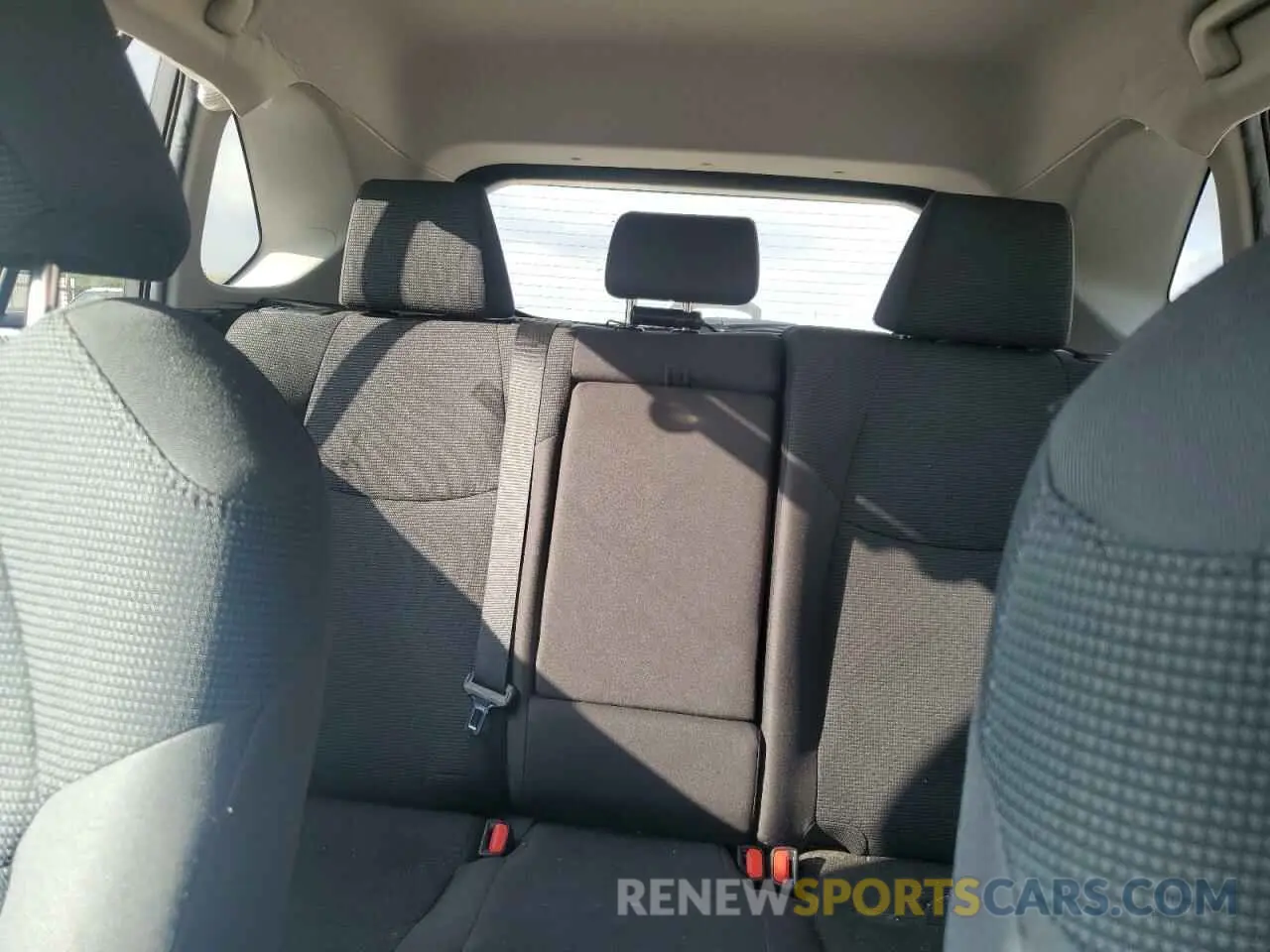 10 Photograph of a damaged car 2T3H1RFV8MC119232 TOYOTA RAV4 2021
