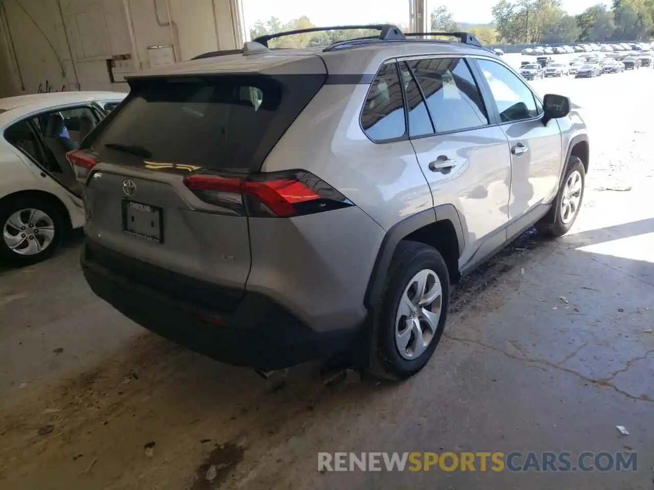 4 Photograph of a damaged car 2T3H1RFV8MC123426 TOYOTA RAV4 2021