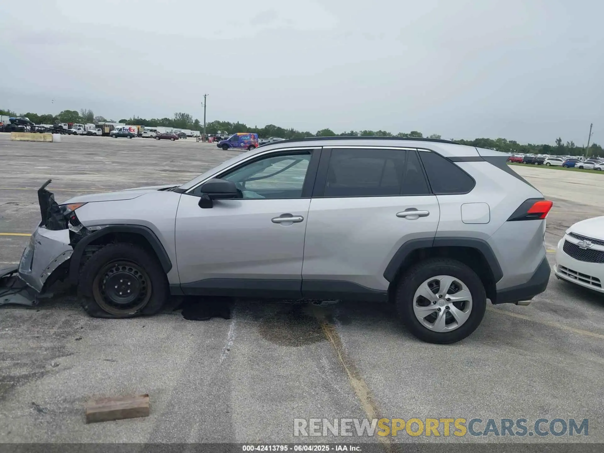 14 Photograph of a damaged car 2T3H1RFV8MC129842 TOYOTA RAV4 2021