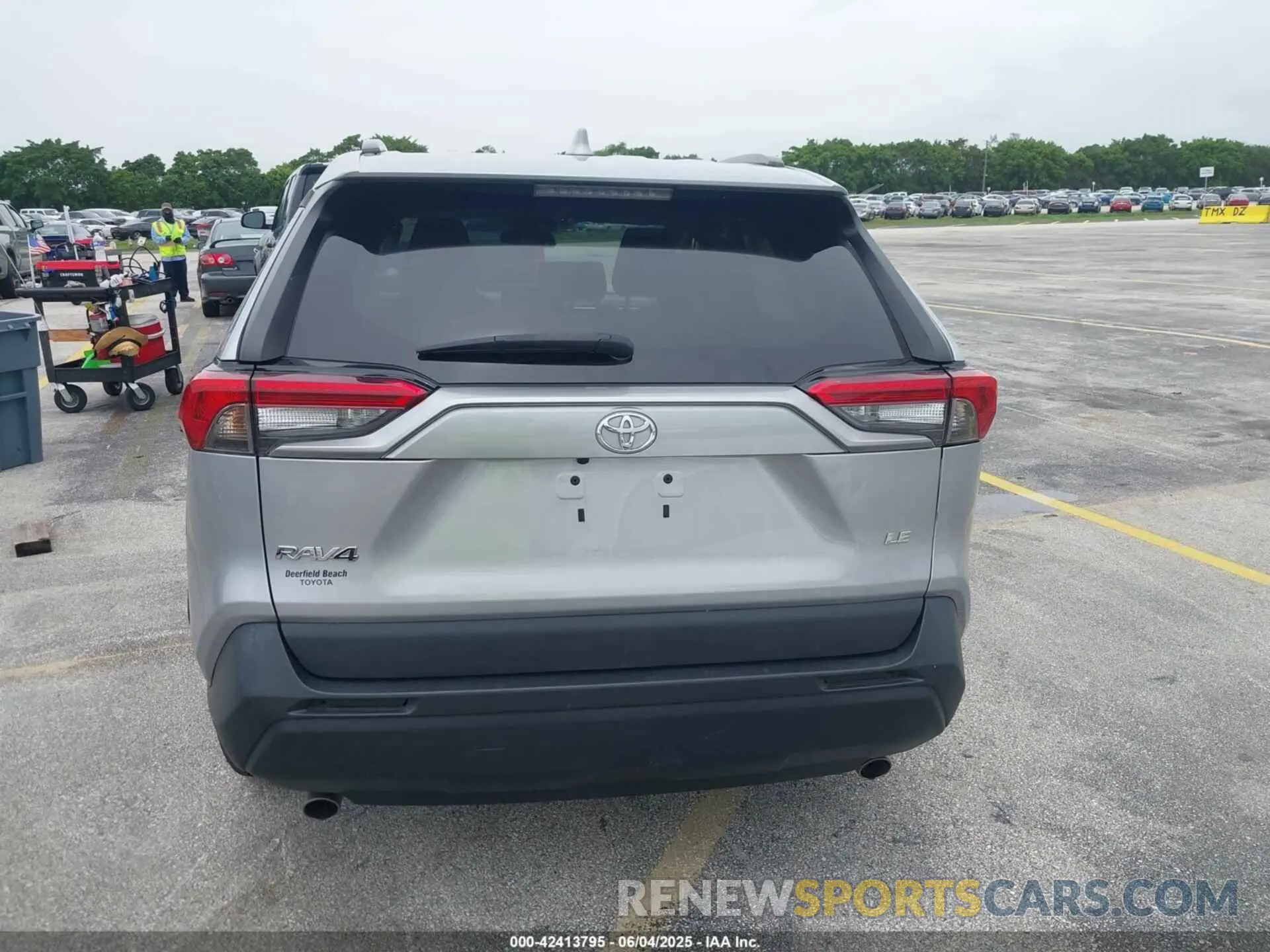 16 Photograph of a damaged car 2T3H1RFV8MC129842 TOYOTA RAV4 2021
