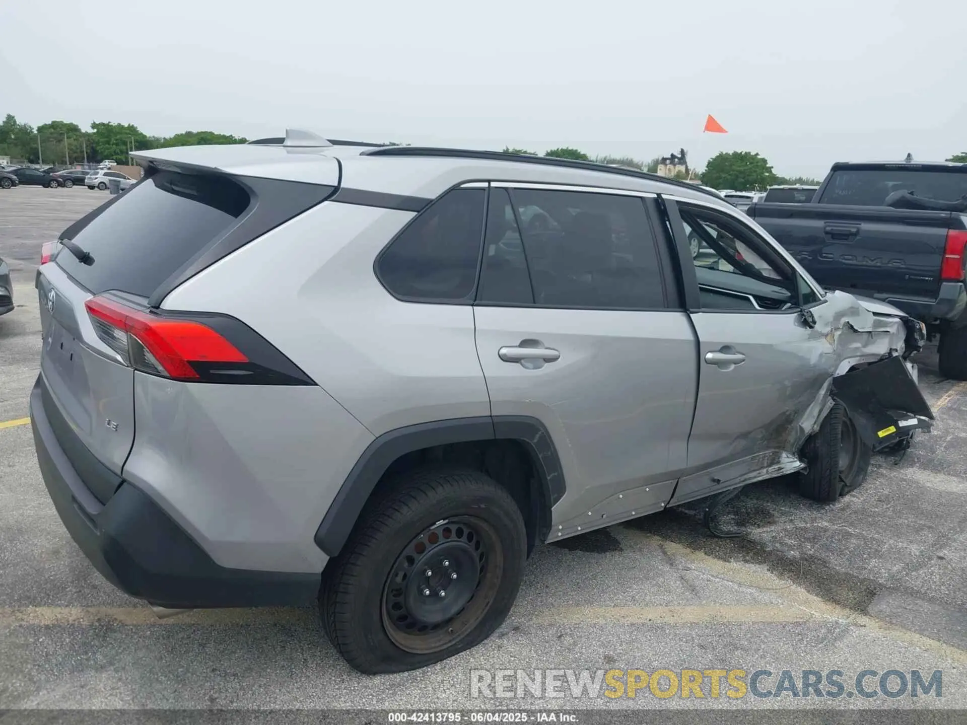 19 Photograph of a damaged car 2T3H1RFV8MC129842 TOYOTA RAV4 2021