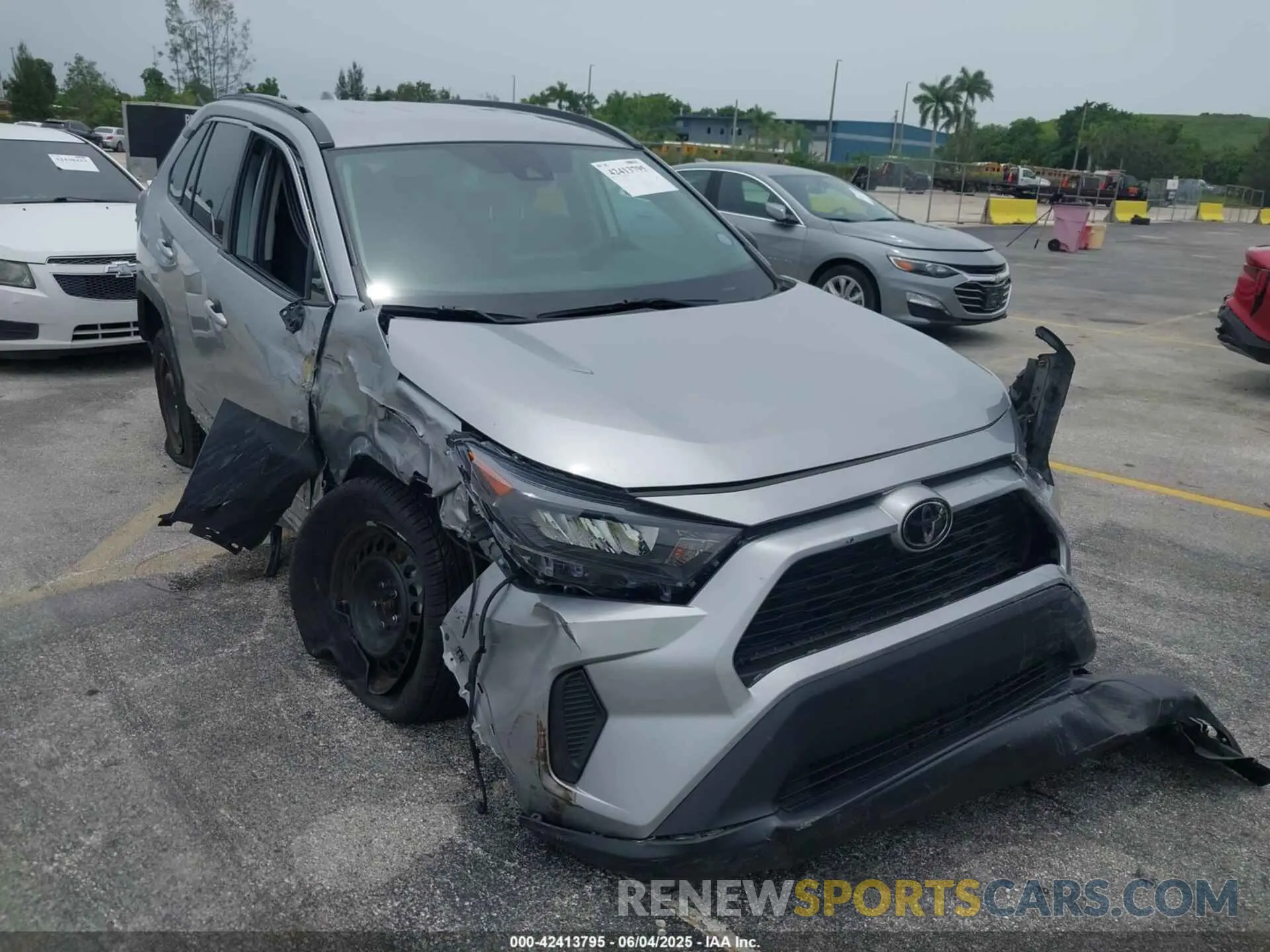 6 Photograph of a damaged car 2T3H1RFV8MC129842 TOYOTA RAV4 2021