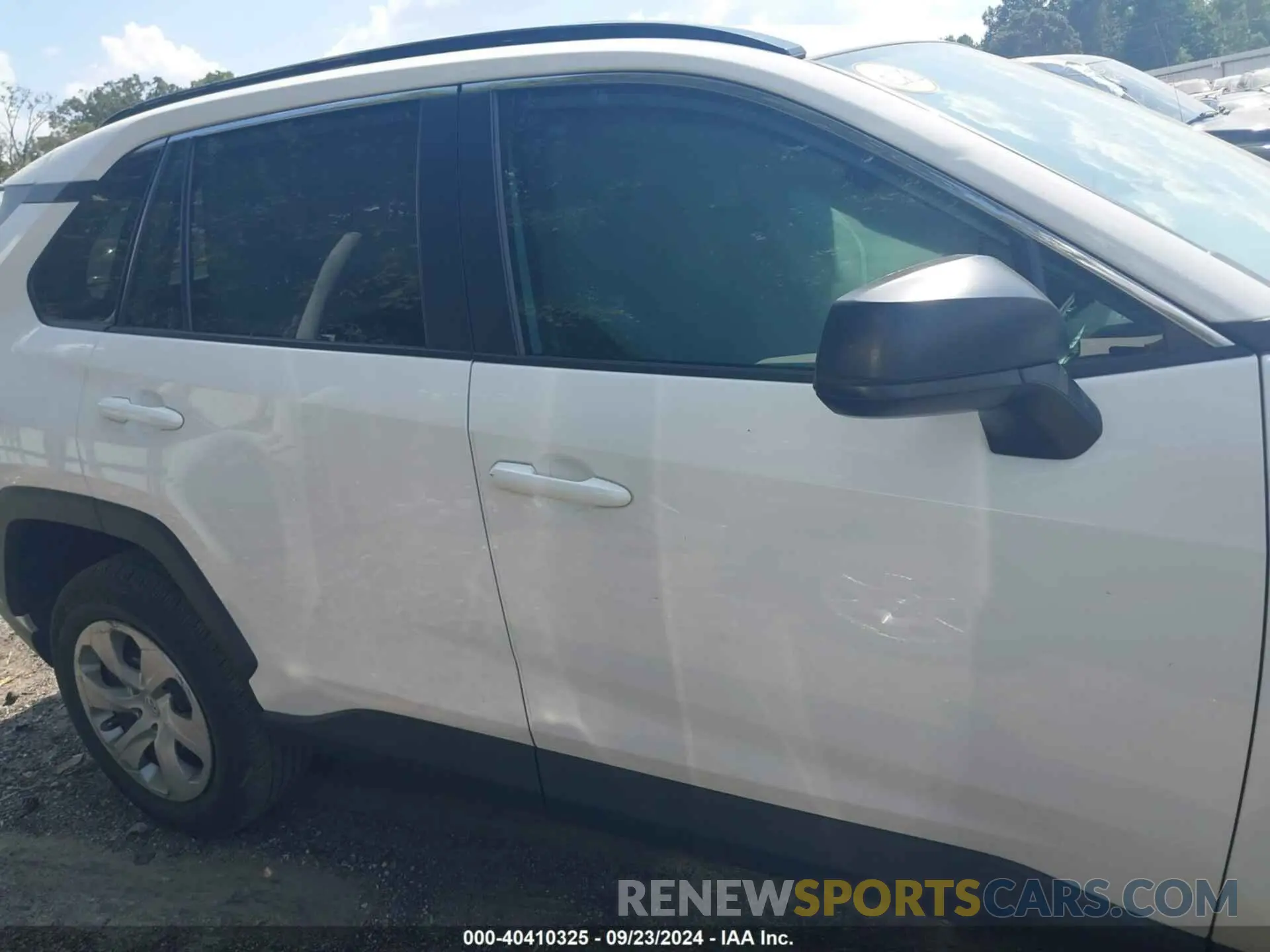 13 Photograph of a damaged car 2T3H1RFV8MC131185 TOYOTA RAV4 2021