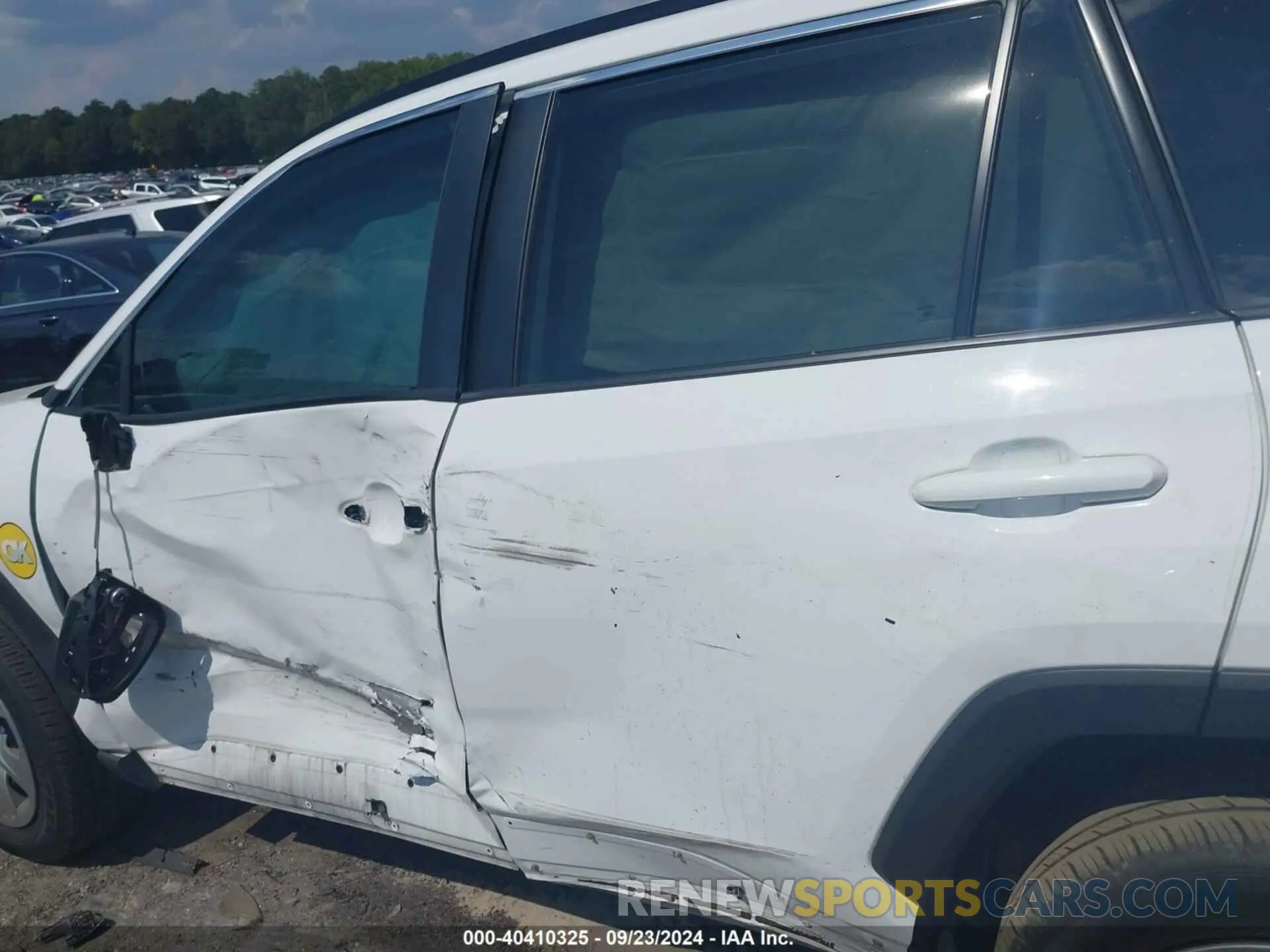 14 Photograph of a damaged car 2T3H1RFV8MC131185 TOYOTA RAV4 2021