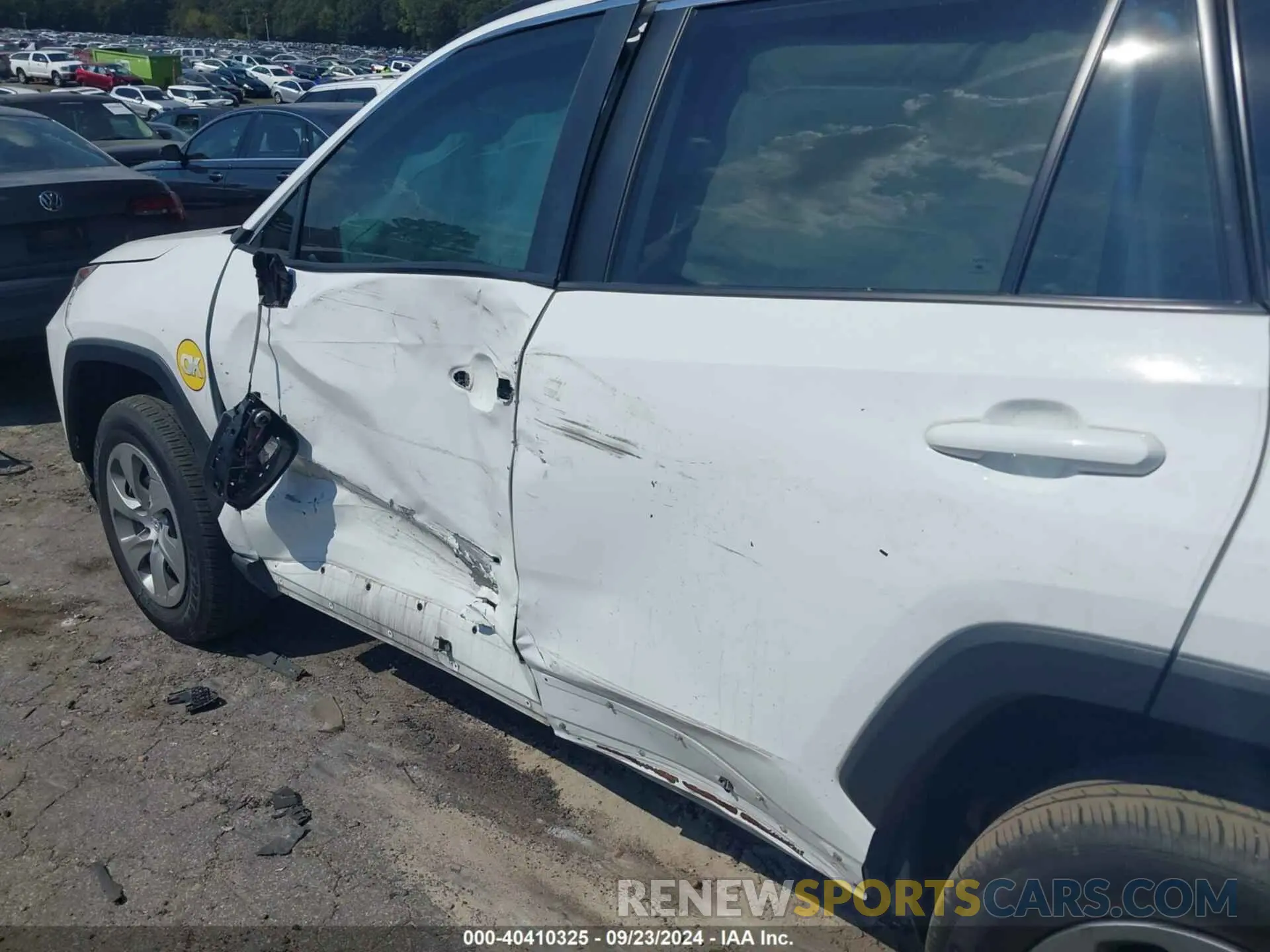 17 Photograph of a damaged car 2T3H1RFV8MC131185 TOYOTA RAV4 2021