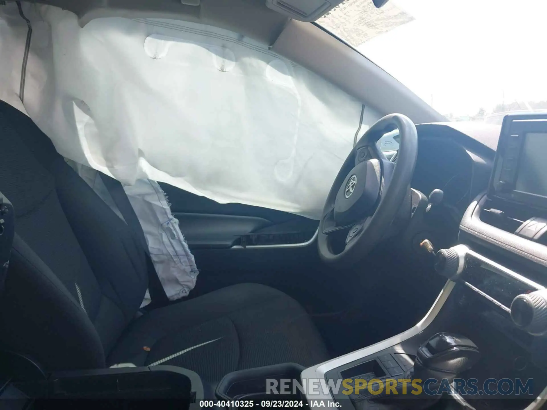 5 Photograph of a damaged car 2T3H1RFV8MC131185 TOYOTA RAV4 2021