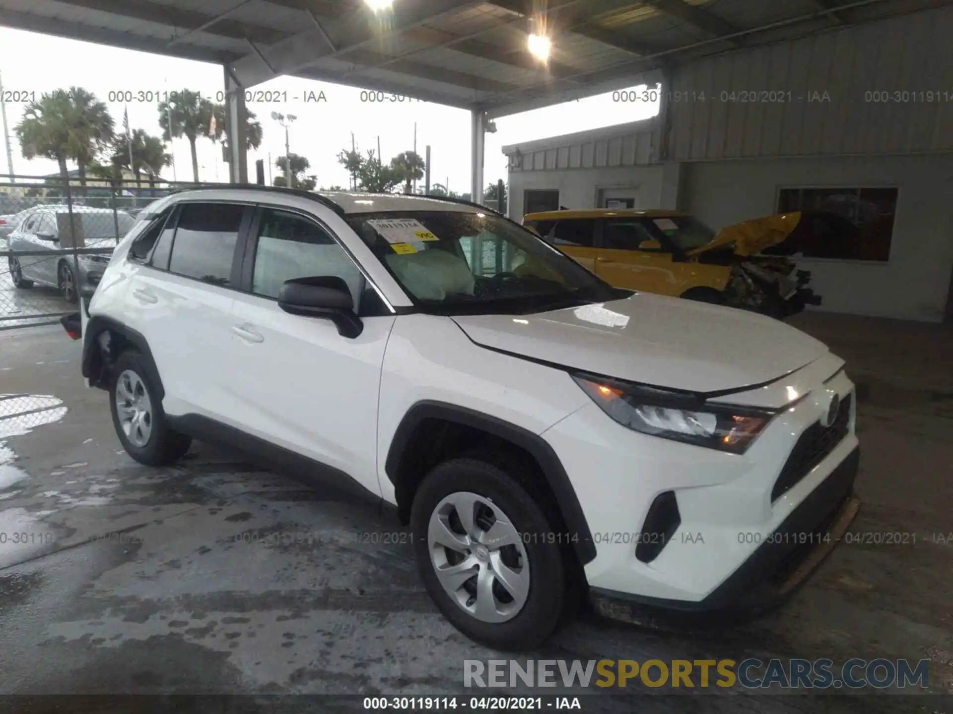 1 Photograph of a damaged car 2T3H1RFV8MC131610 TOYOTA RAV4 2021