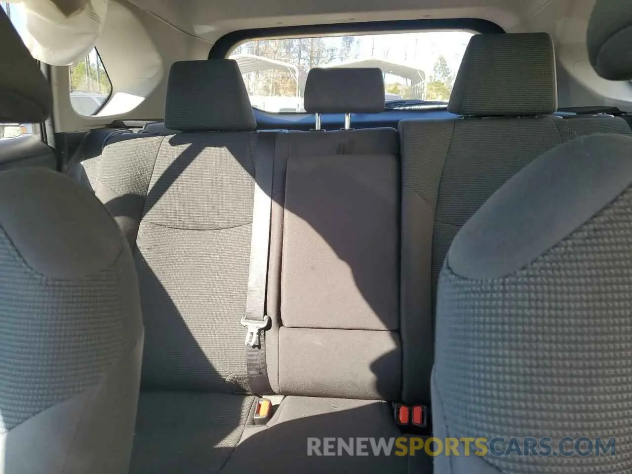 10 Photograph of a damaged car 2T3H1RFV8MC143997 TOYOTA RAV4 2021