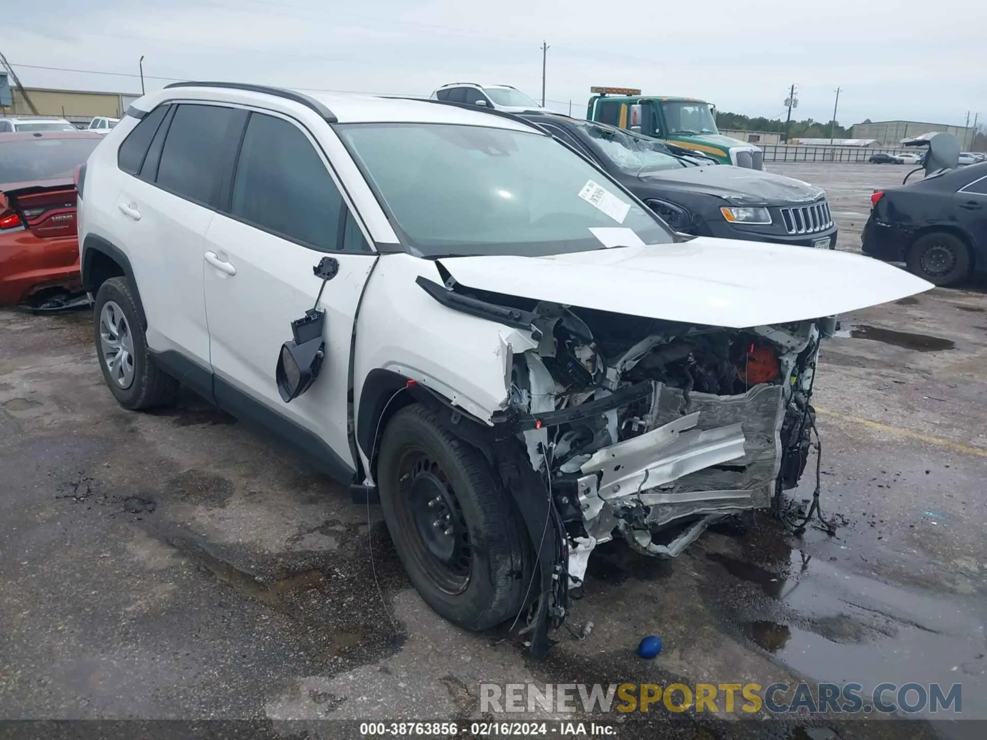 1 Photograph of a damaged car 2T3H1RFV8MC154028 TOYOTA RAV4 2021
