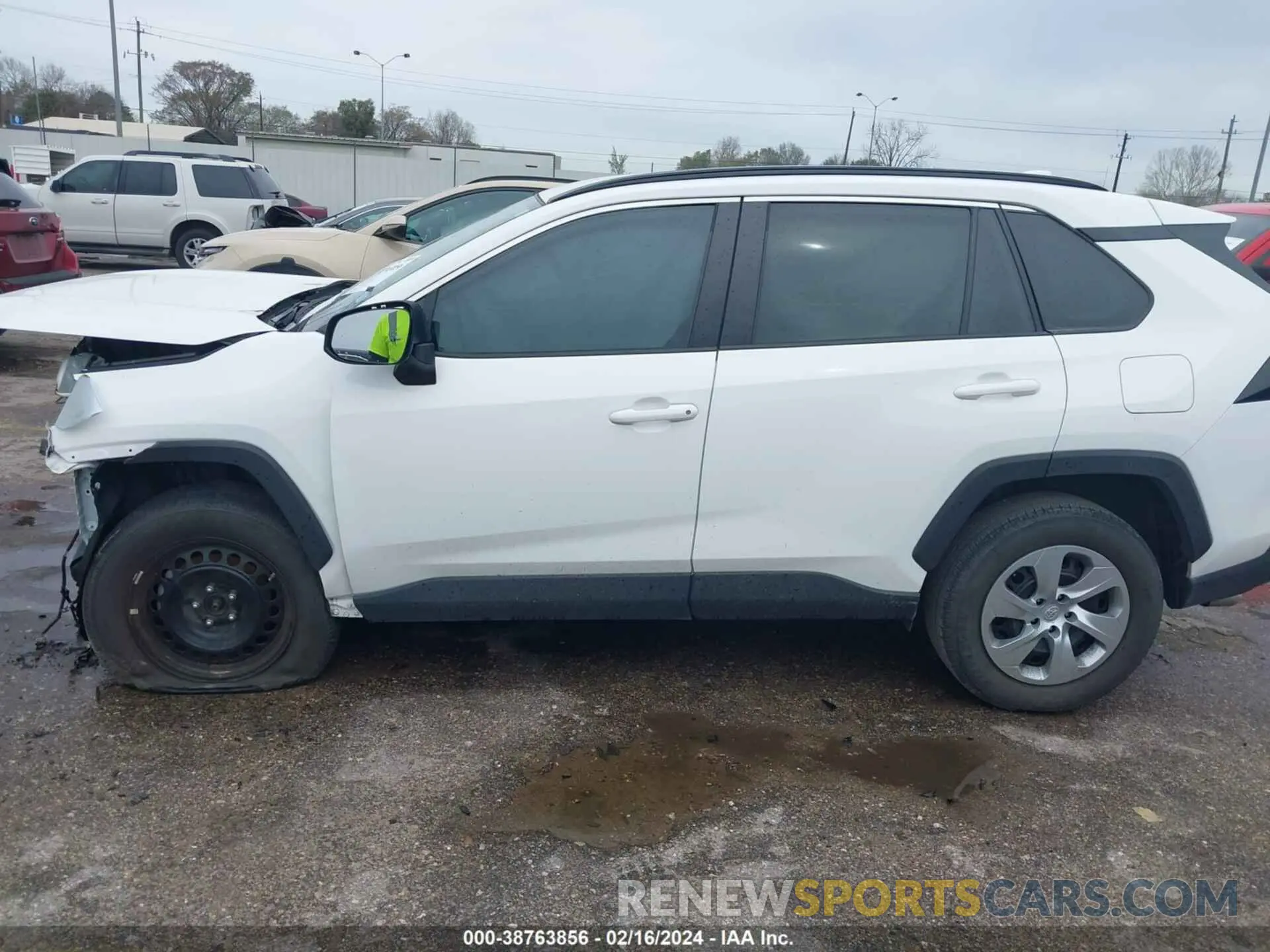13 Photograph of a damaged car 2T3H1RFV8MC154028 TOYOTA RAV4 2021