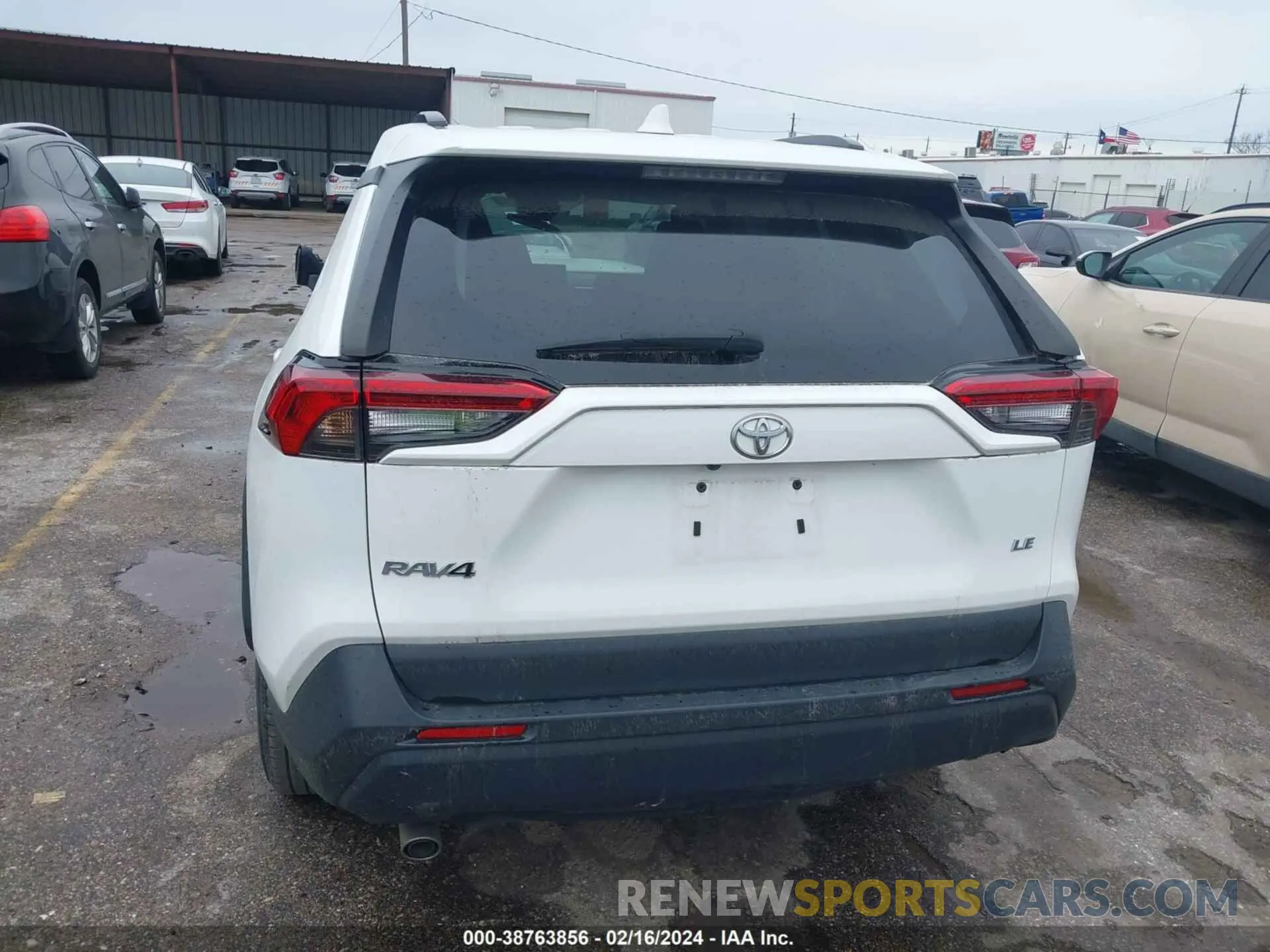 15 Photograph of a damaged car 2T3H1RFV8MC154028 TOYOTA RAV4 2021
