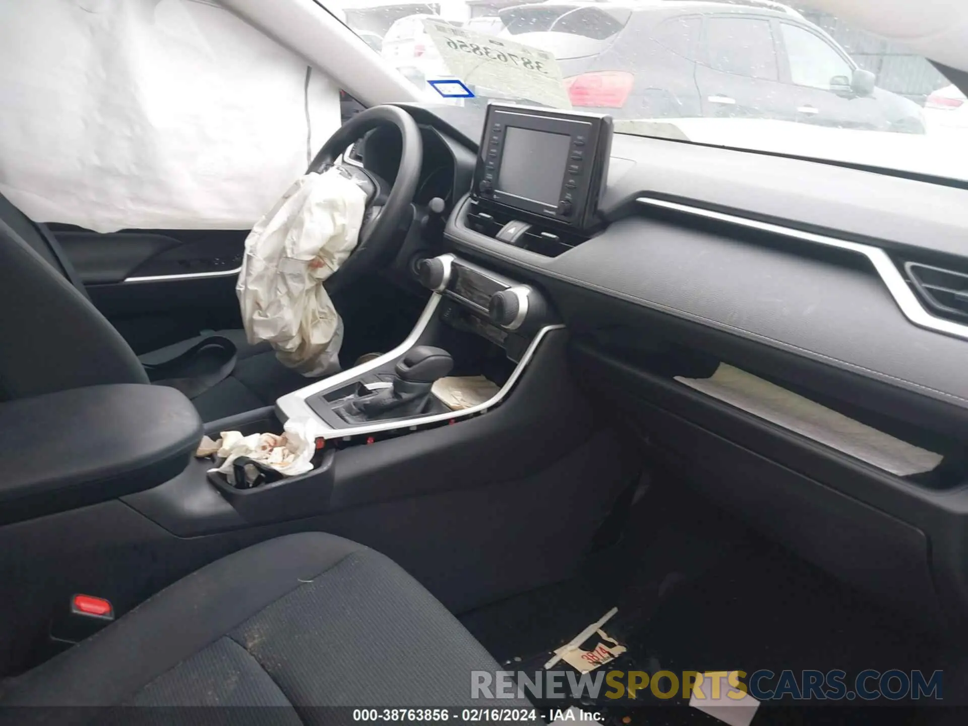 5 Photograph of a damaged car 2T3H1RFV8MC154028 TOYOTA RAV4 2021