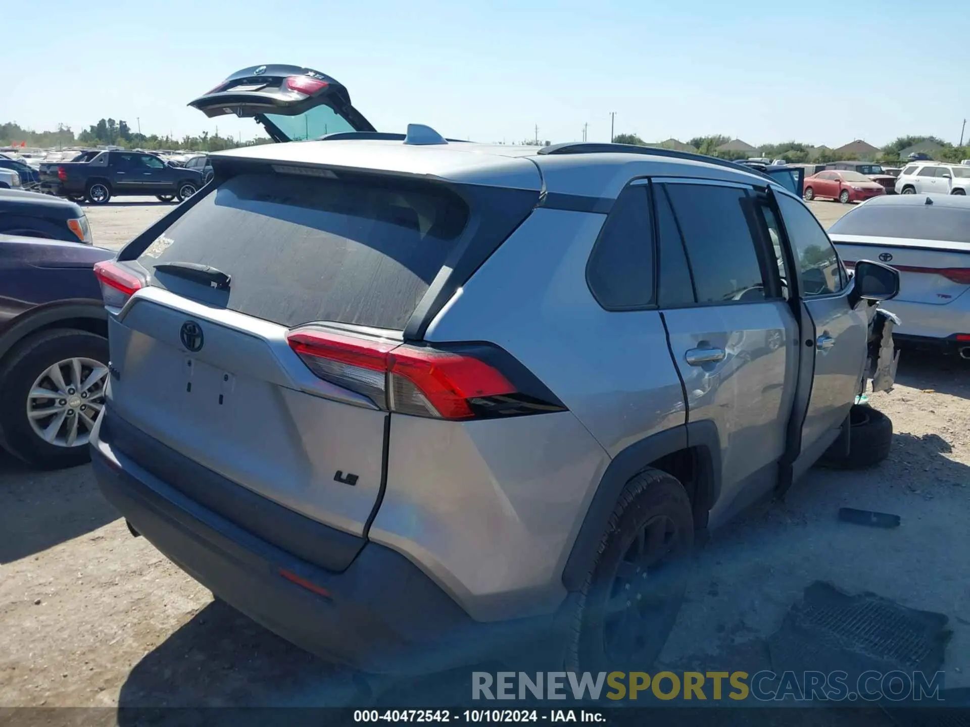 4 Photograph of a damaged car 2T3H1RFV8MC164316 TOYOTA RAV4 2021