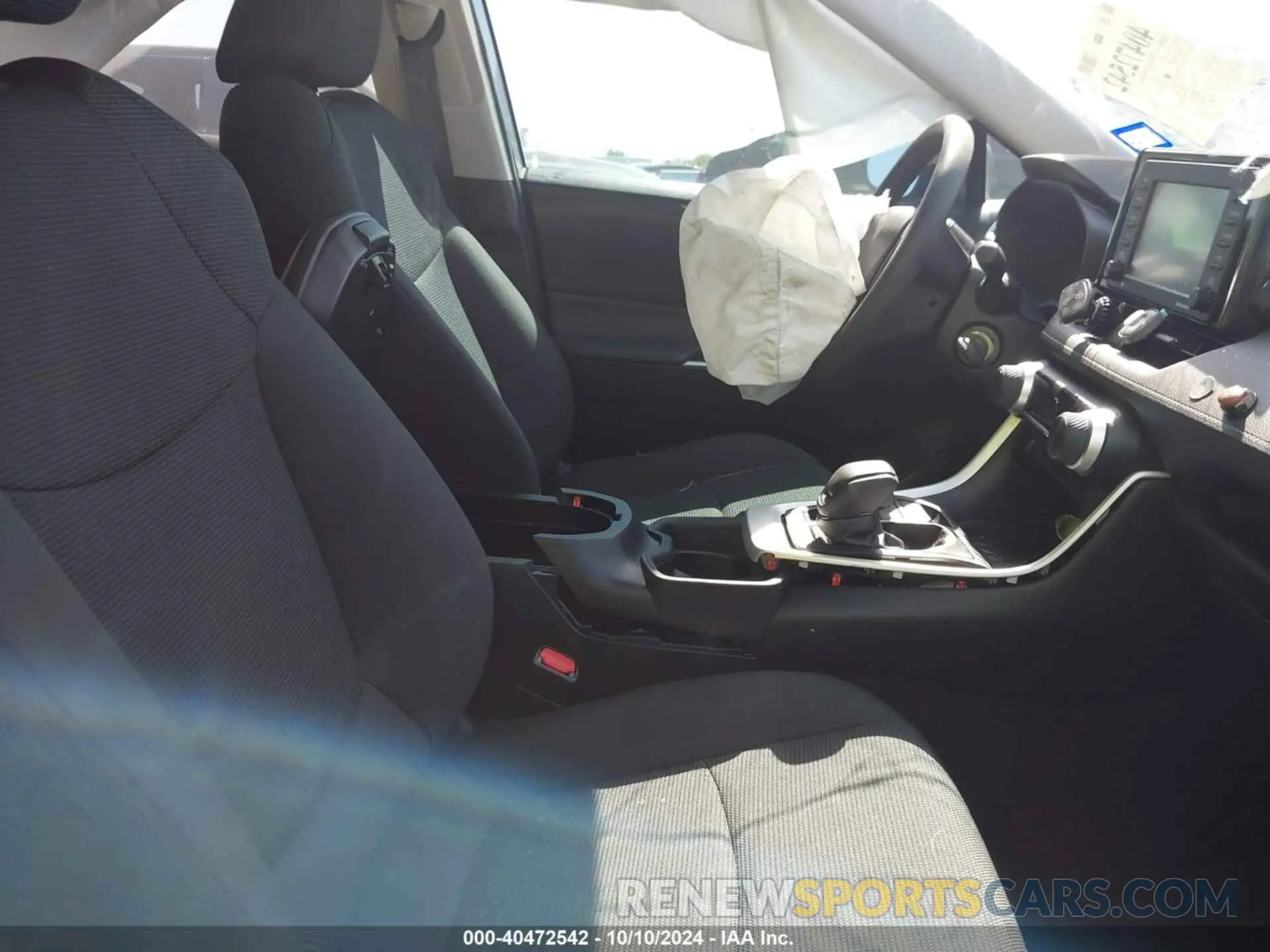 5 Photograph of a damaged car 2T3H1RFV8MC164316 TOYOTA RAV4 2021