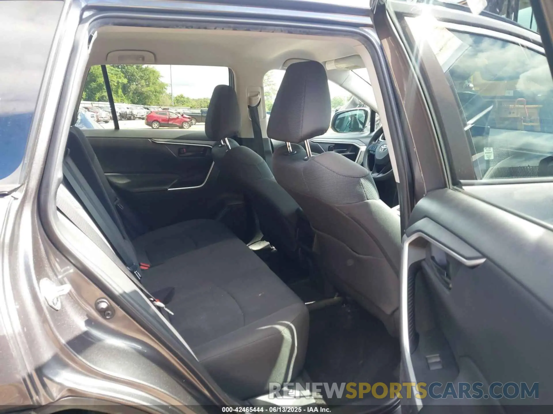 8 Photograph of a damaged car 2T3H1RFV8MC168446 TOYOTA RAV4 2021
