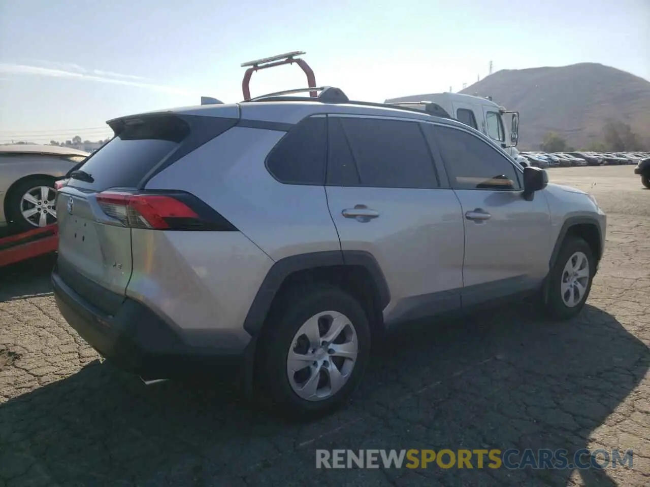 3 Photograph of a damaged car 2T3H1RFV8MW108360 TOYOTA RAV4 2021