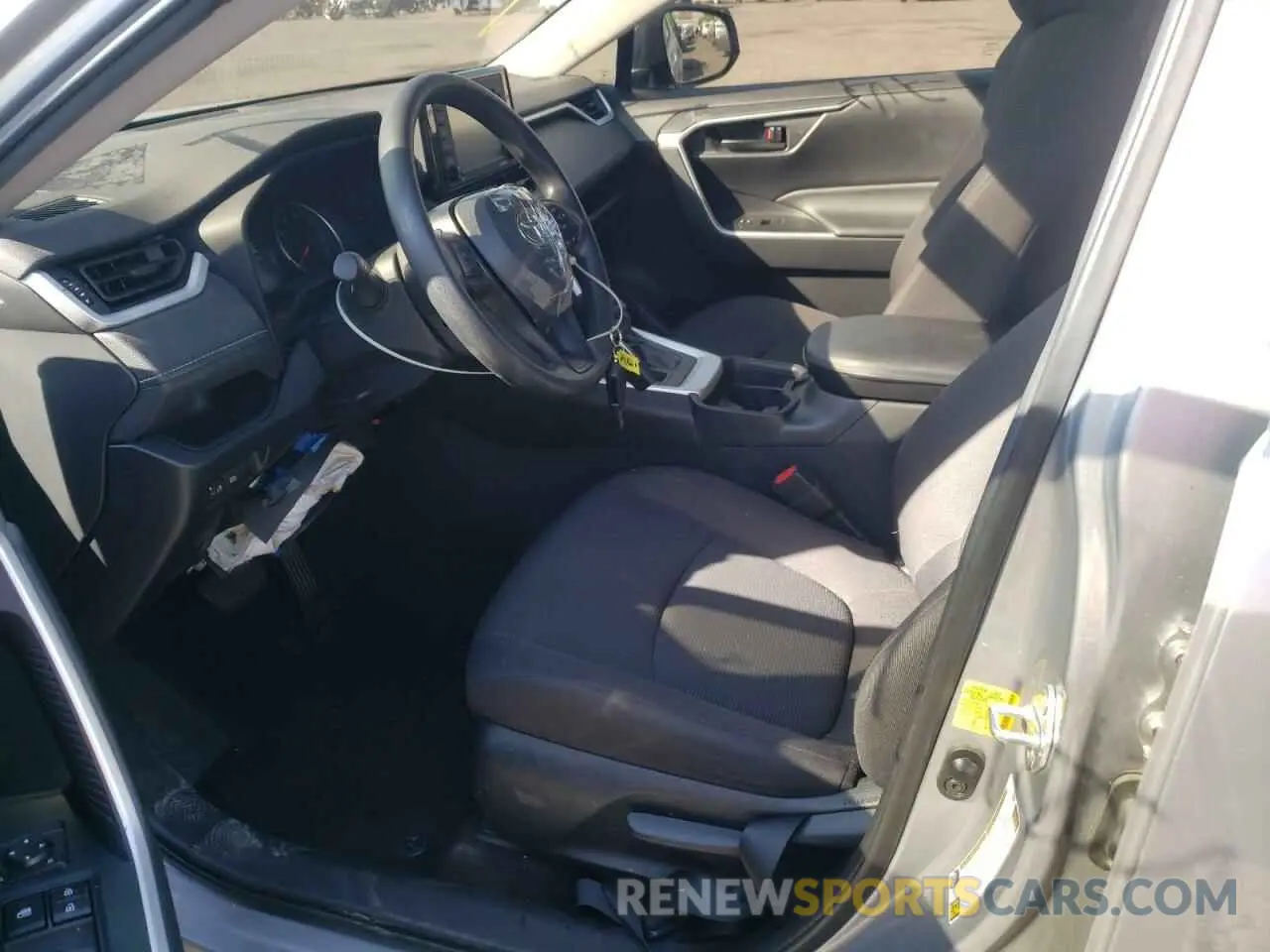 7 Photograph of a damaged car 2T3H1RFV8MW108360 TOYOTA RAV4 2021