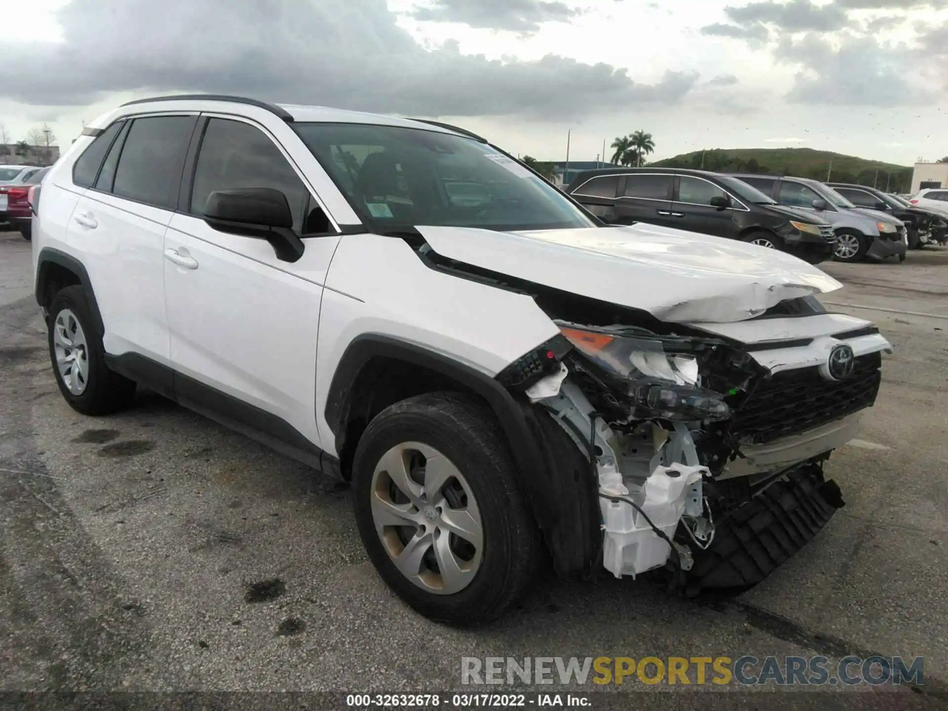 1 Photograph of a damaged car 2T3H1RFV8MW126468 TOYOTA RAV4 2021