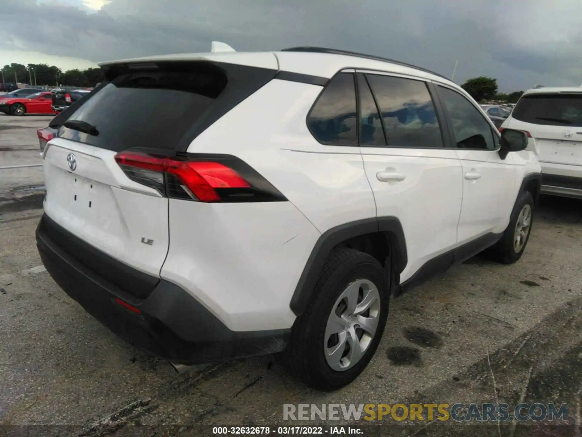 4 Photograph of a damaged car 2T3H1RFV8MW126468 TOYOTA RAV4 2021