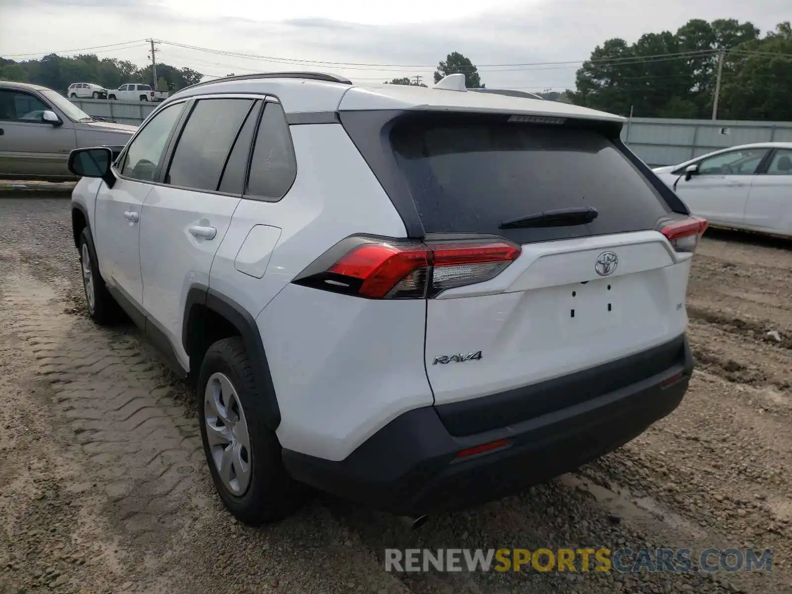 3 Photograph of a damaged car 2T3H1RFV8MW129936 TOYOTA RAV4 2021