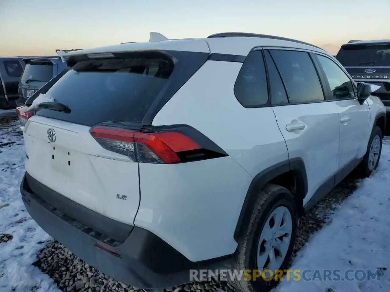 3 Photograph of a damaged car 2T3H1RFV8MW130116 TOYOTA RAV4 2021