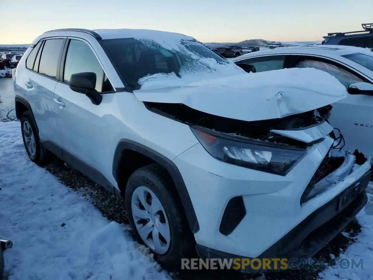 4 Photograph of a damaged car 2T3H1RFV8MW130116 TOYOTA RAV4 2021