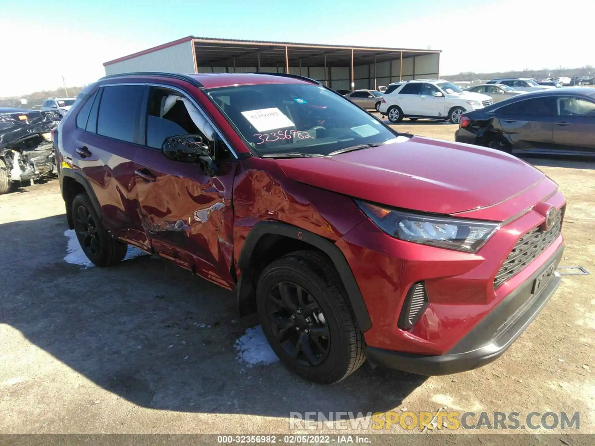 1 Photograph of a damaged car 2T3H1RFV8MW136837 TOYOTA RAV4 2021