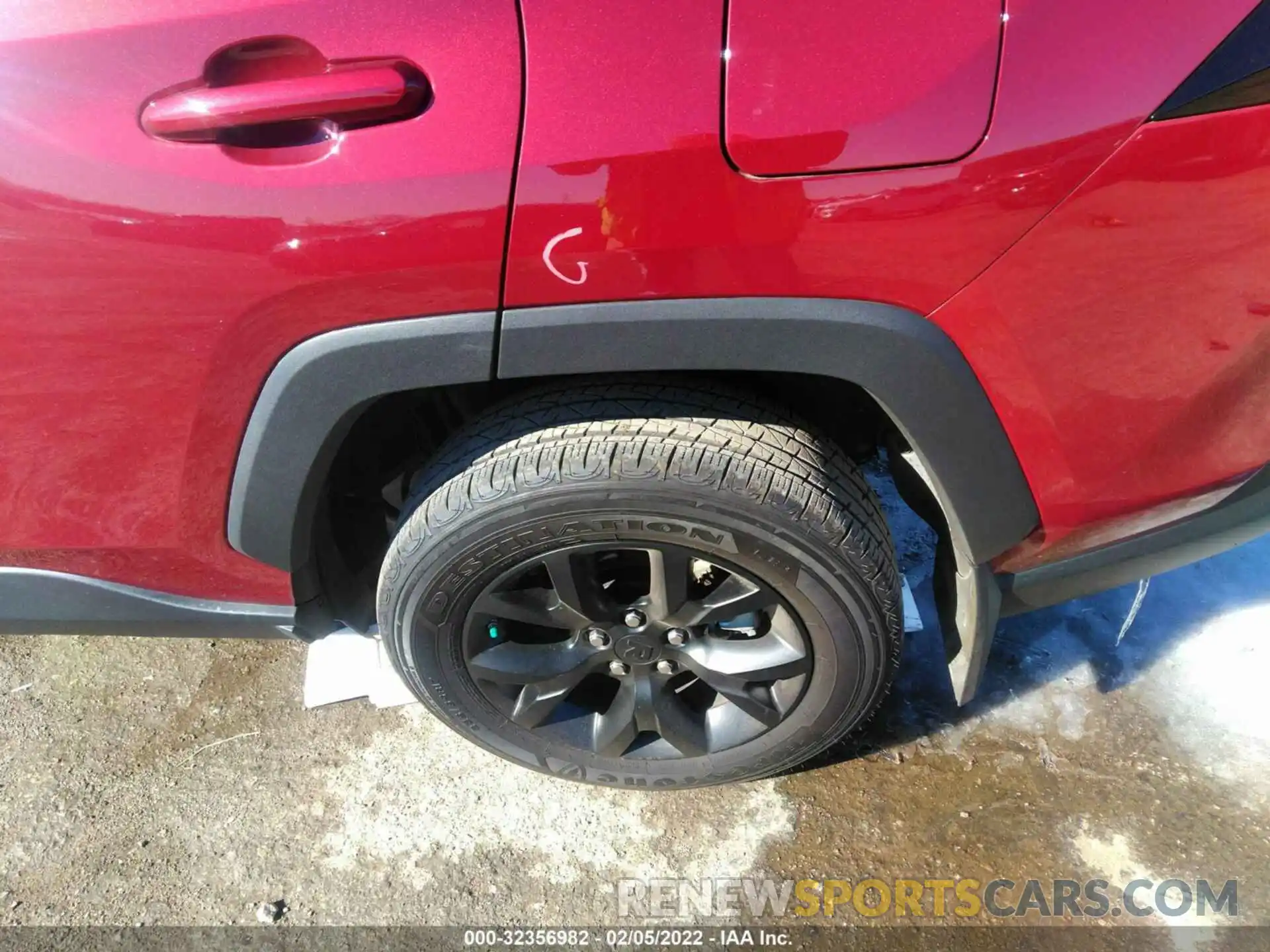 13 Photograph of a damaged car 2T3H1RFV8MW136837 TOYOTA RAV4 2021