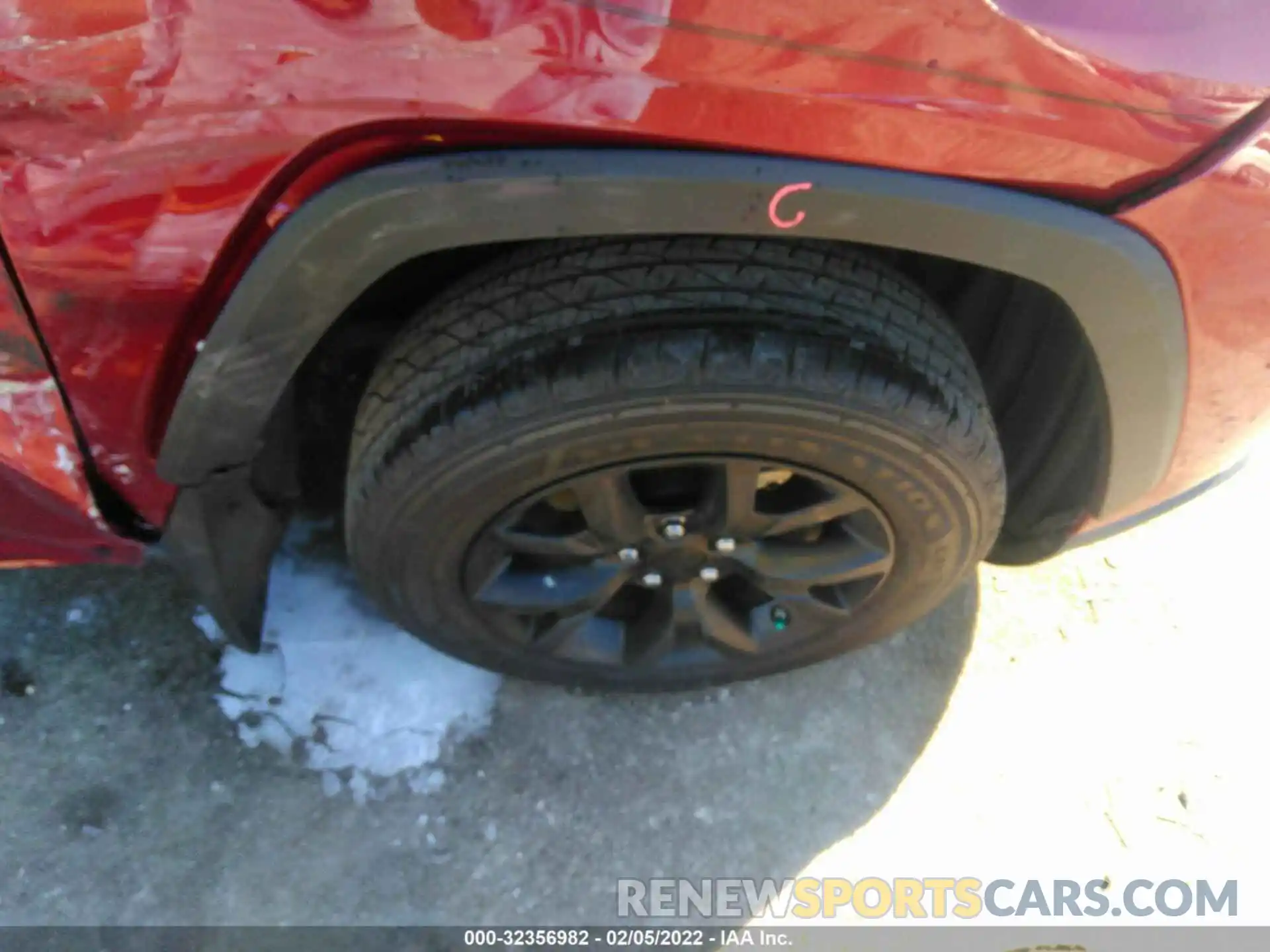 14 Photograph of a damaged car 2T3H1RFV8MW136837 TOYOTA RAV4 2021